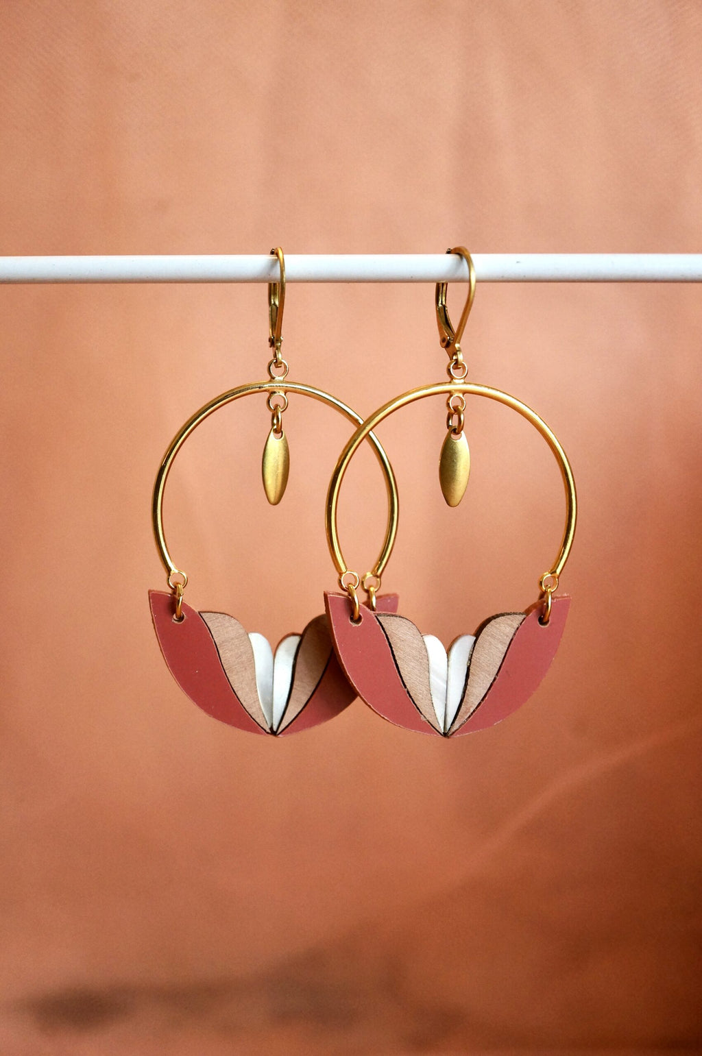 Boucles d'oreilles "Mila" en plexiglas rouge