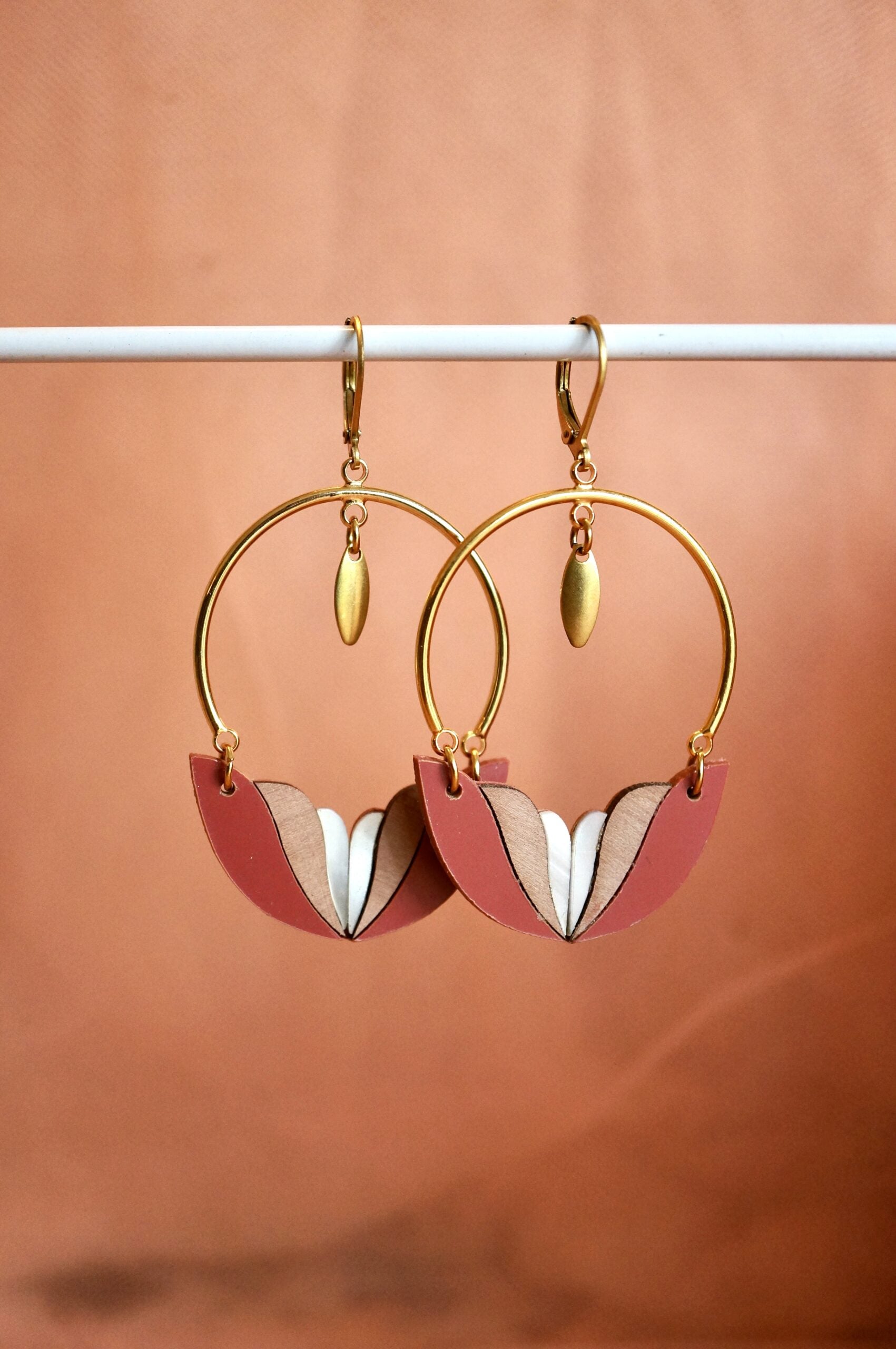Boucles d'oreilles "Mila" en plexiglas rouge