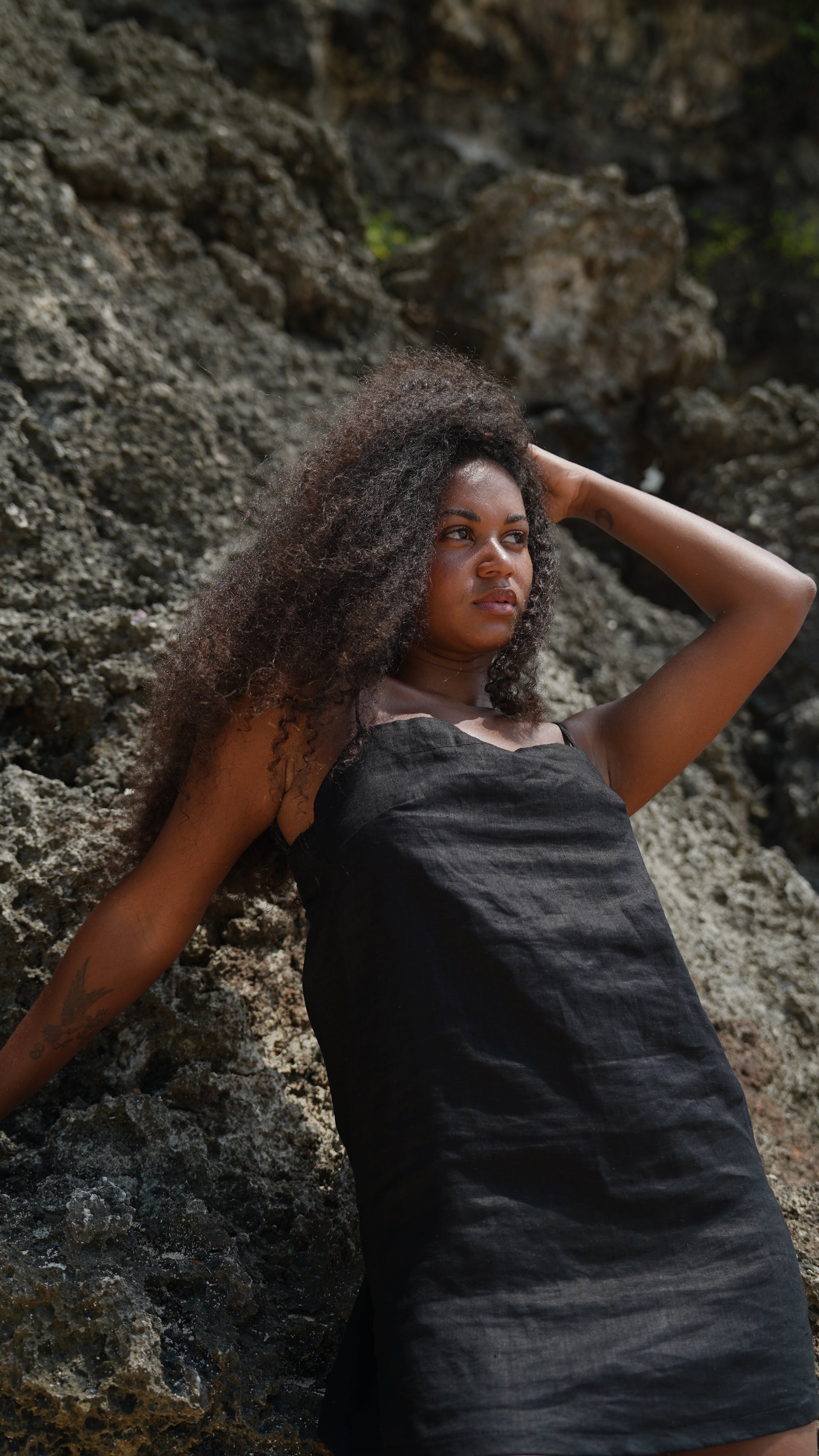 ROBE DOS NU NOIRE ~ HITAM