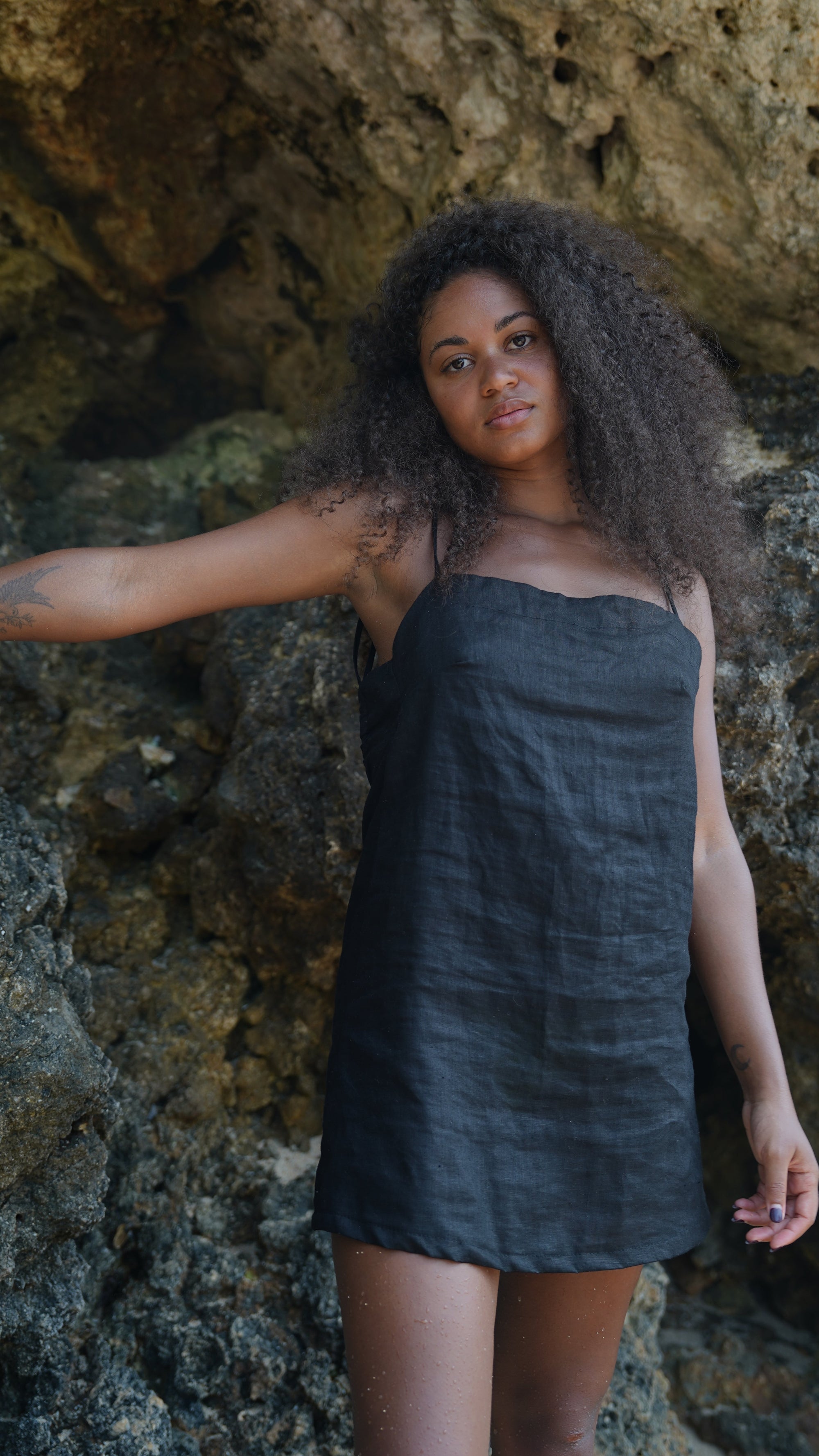 ROBE DOS NU NOIRE ~ HITAM