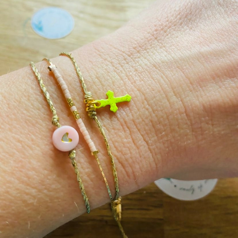 bracelet cordon doré cosmos croix