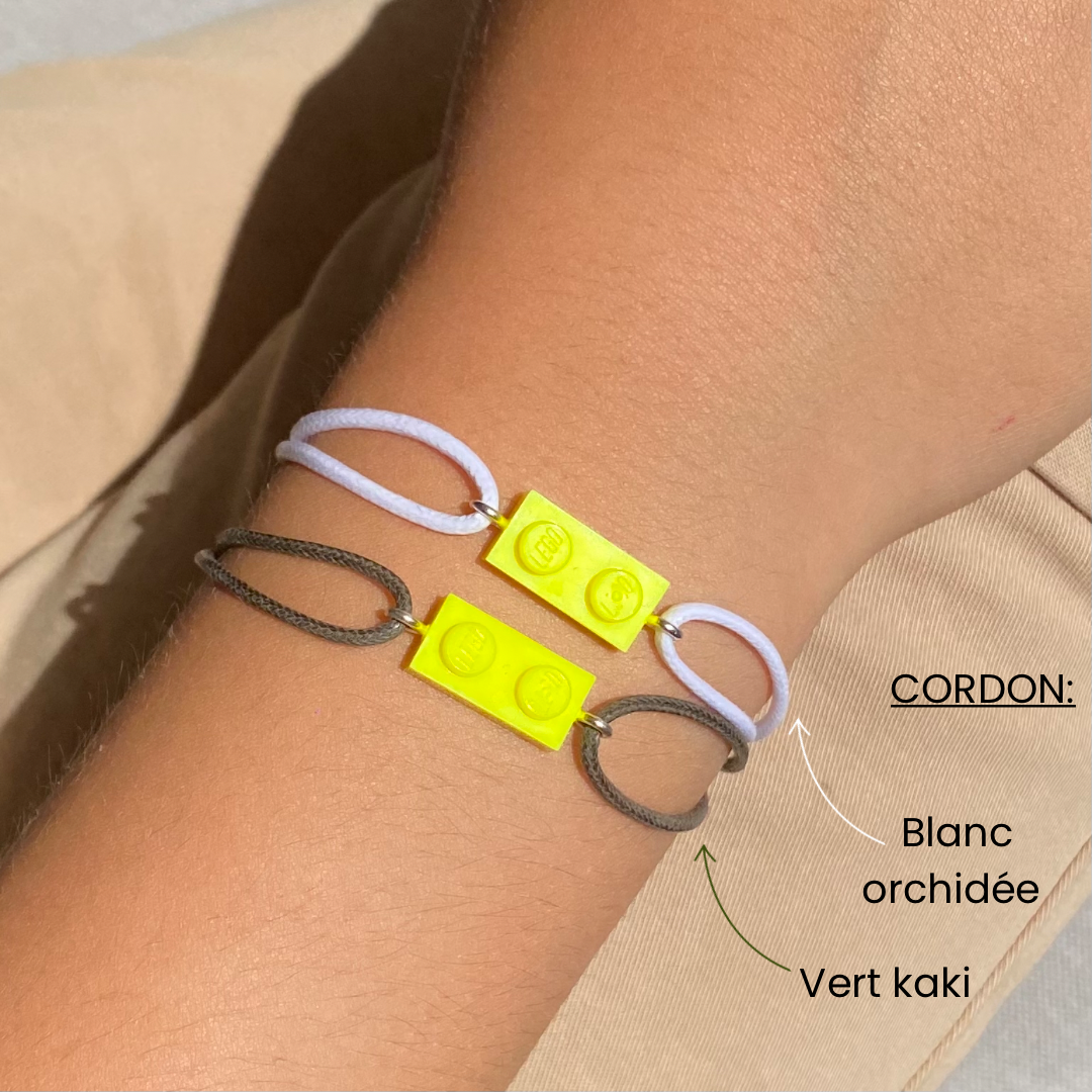 Fluorescent bracelet with a Lego® and an adjustable cord