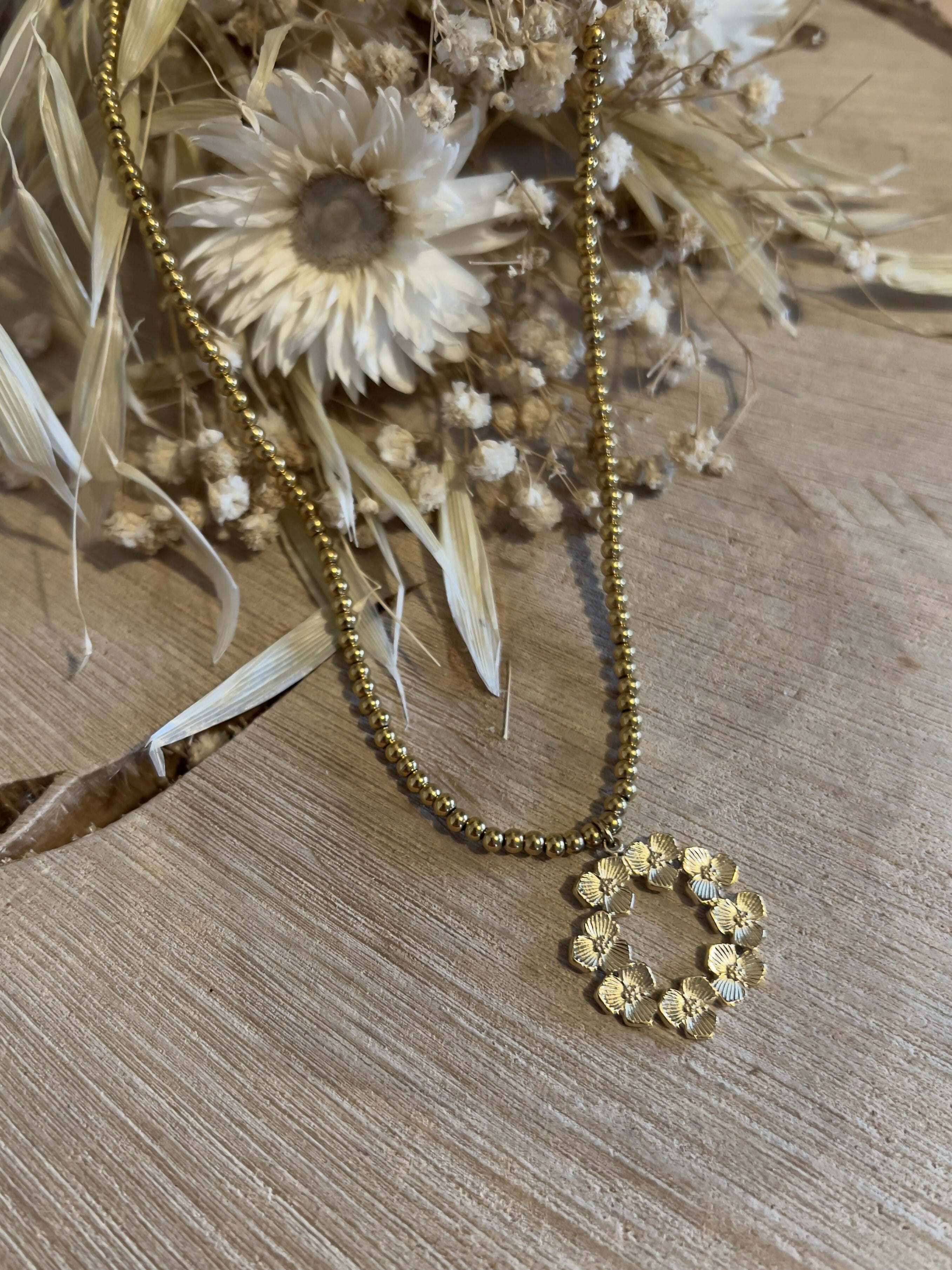 Golden pearl necklace & flower circle pendant