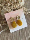 BO petites fleurs & perles résine jaune