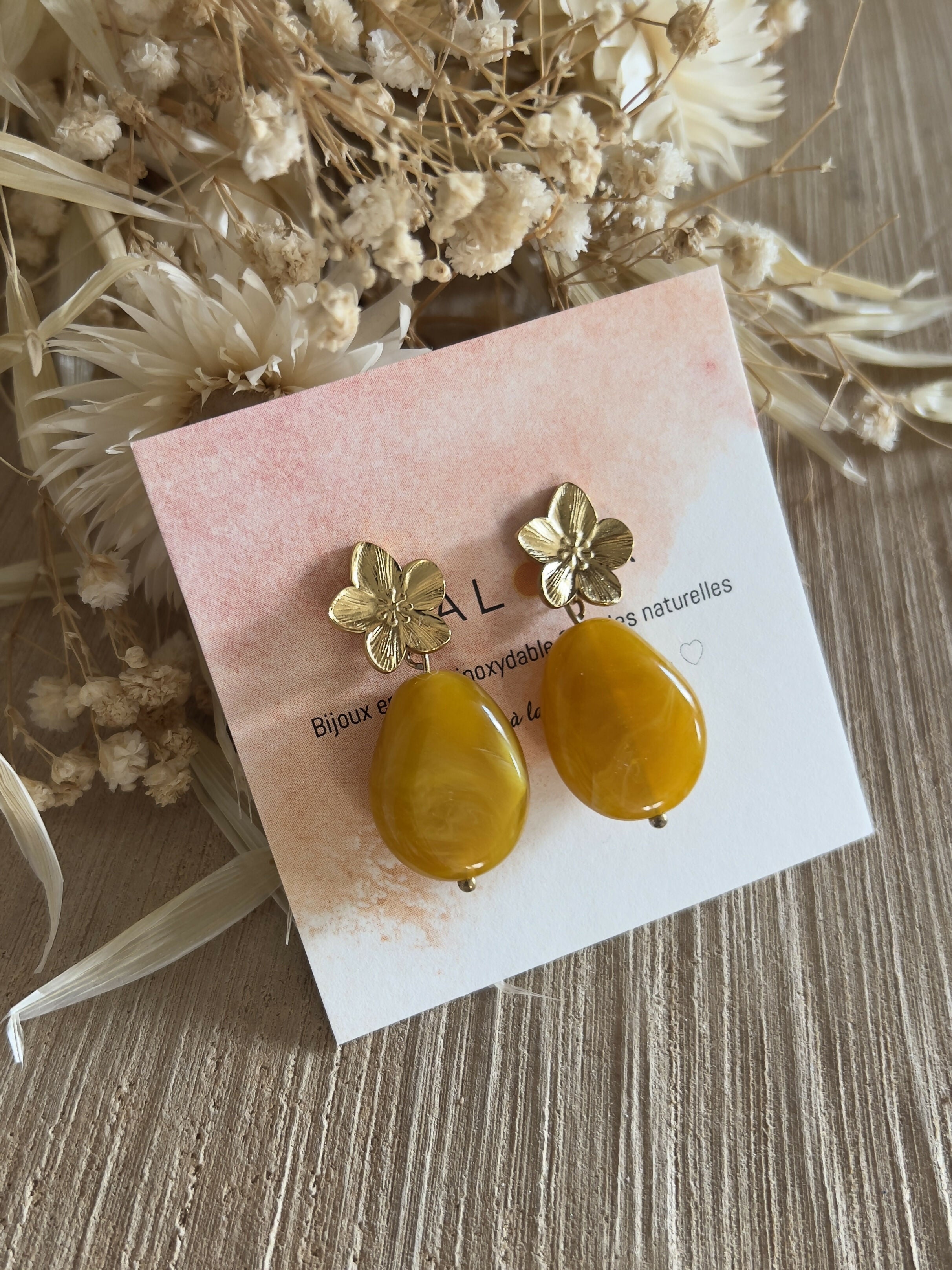 BO petites fleurs & perles résine jaune