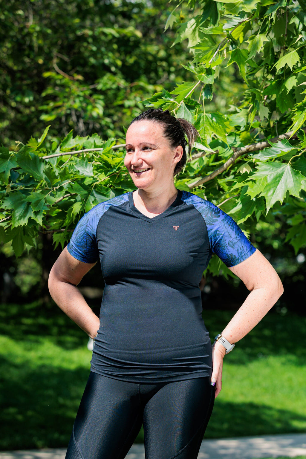 T-shirt femme sport col V "Mercure"  – Technique, féminin et recyclé, écoresponsable gayaskin