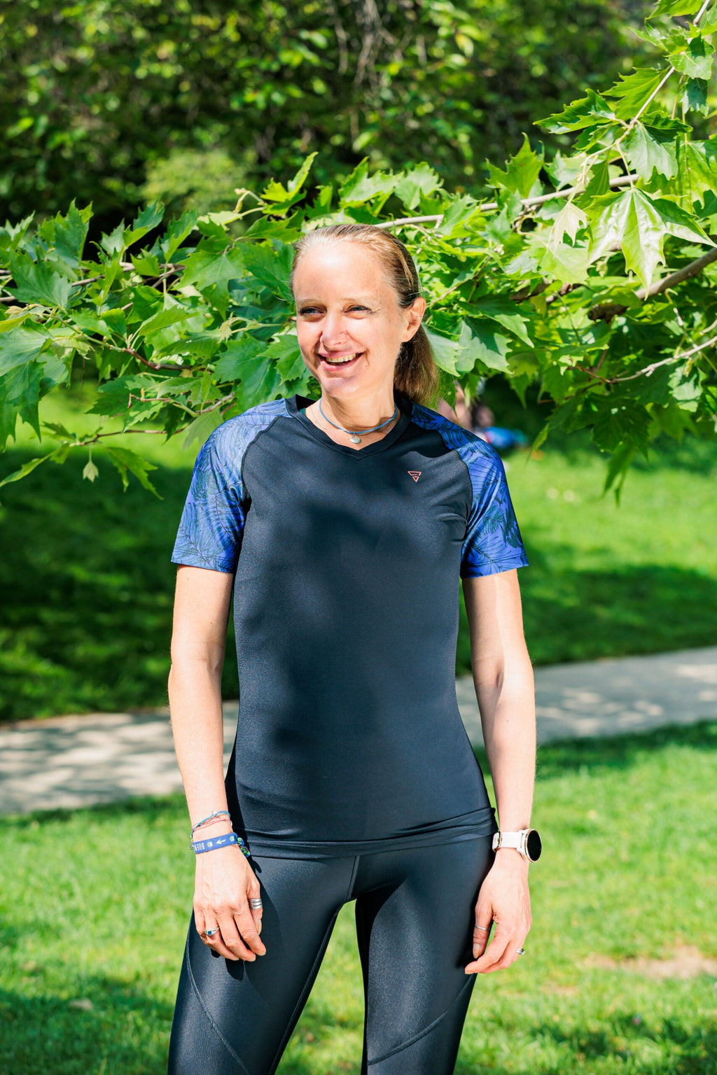 T-shirt femme sport col V "Mercure"  – Technique, féminin et recyclé, écoresponsable gayaskin