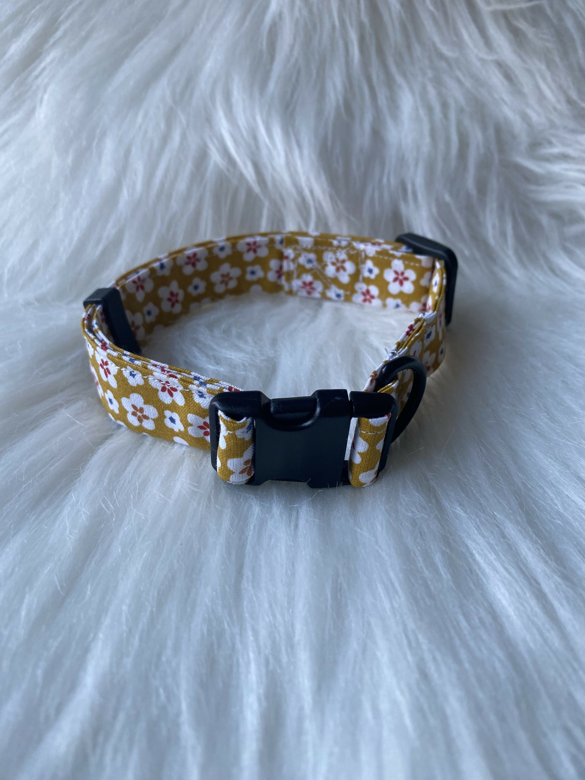 COLLECTION JAUNE FLEURS BLANCHES