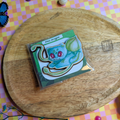 Pin's petit monstre vert