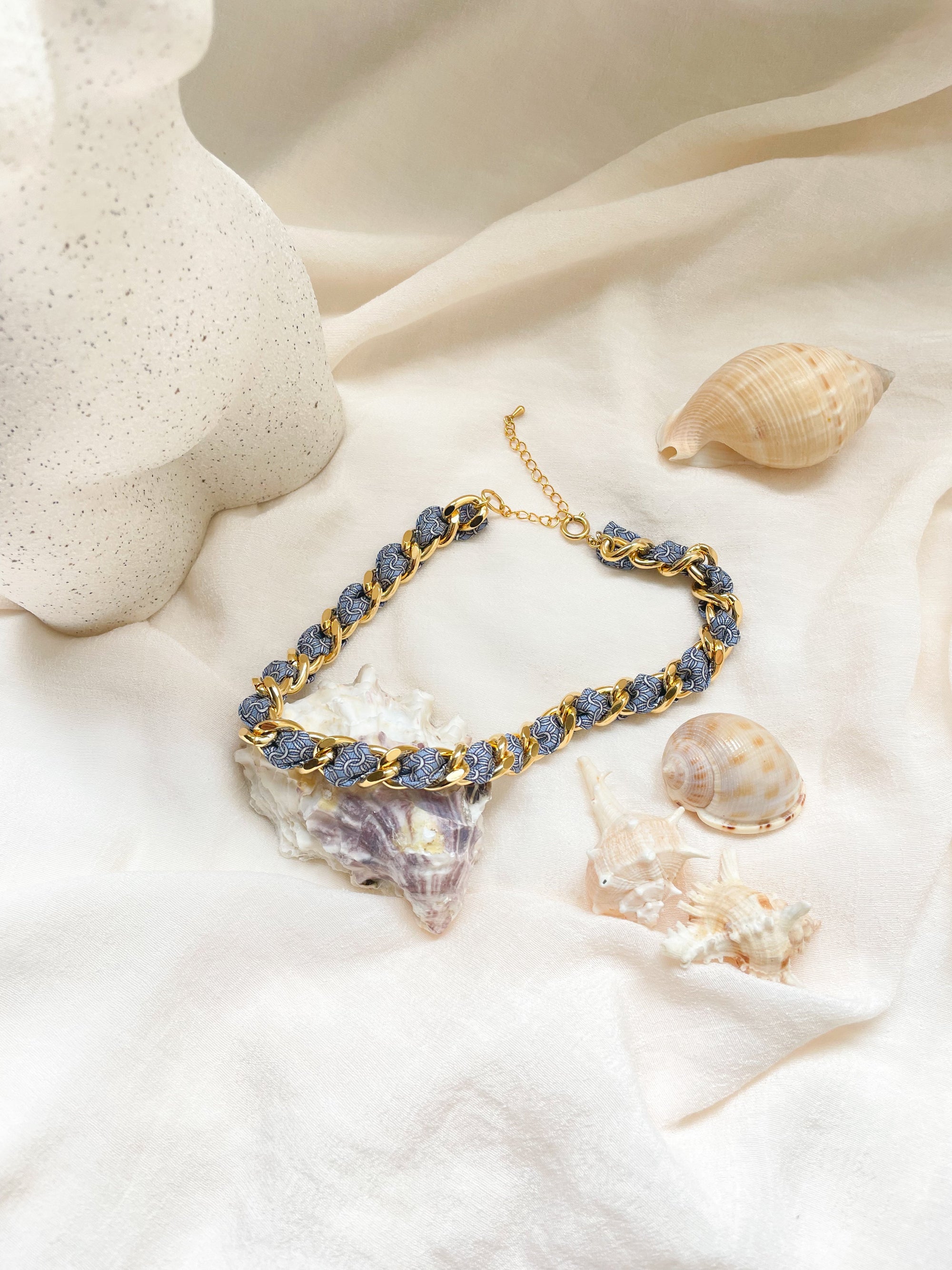 Collier Mailles Upcyclé Tout en Soie 'Horizon Serein'