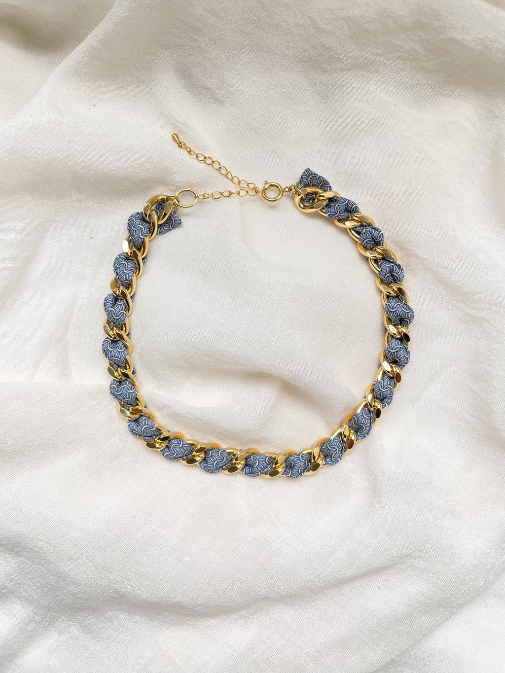 Collier Mailles Upcyclé Tout en Soie 'Horizon Serein'