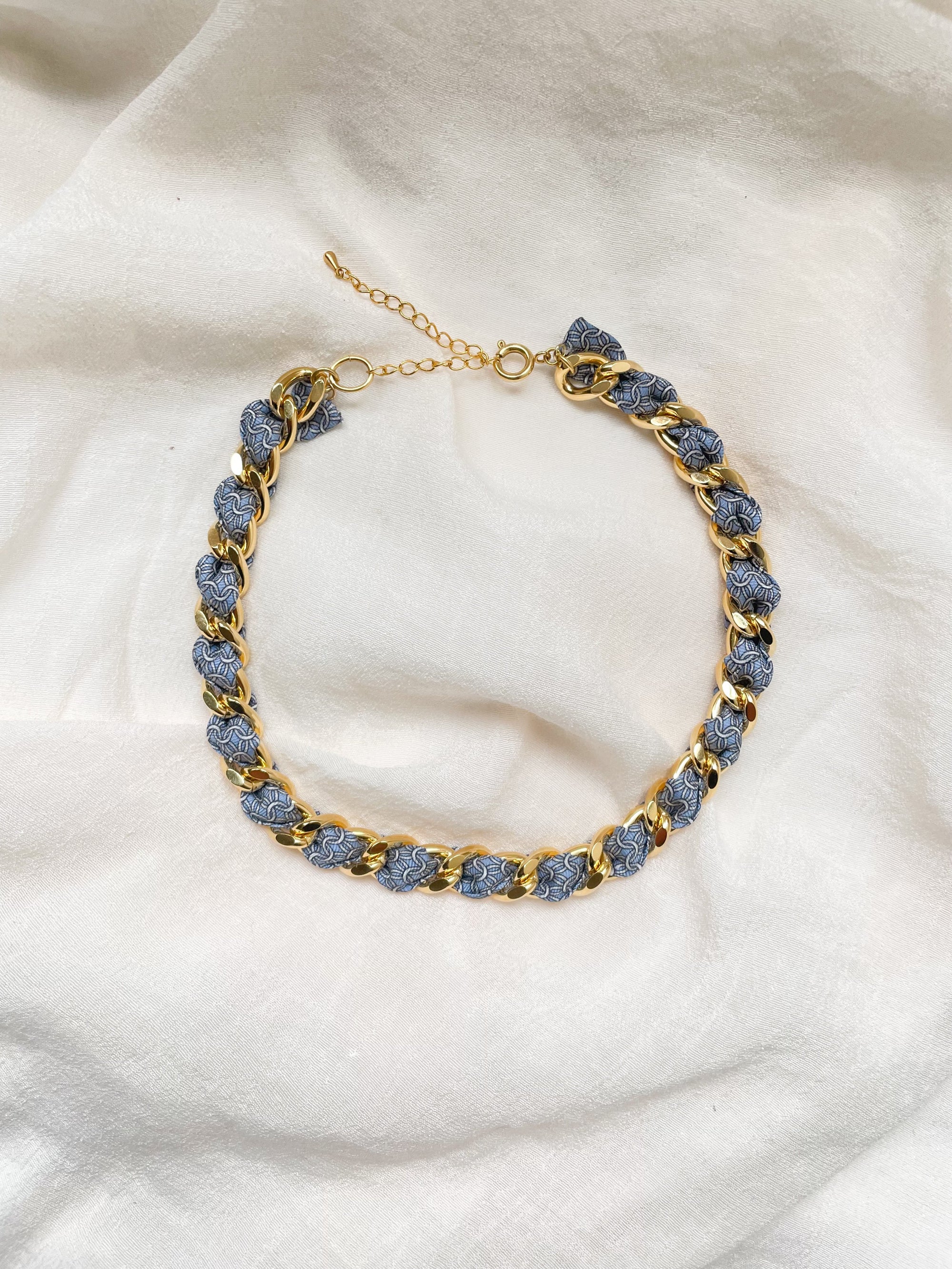 Collier Mailles Upcyclé Tout en Soie 'Horizon Serein'