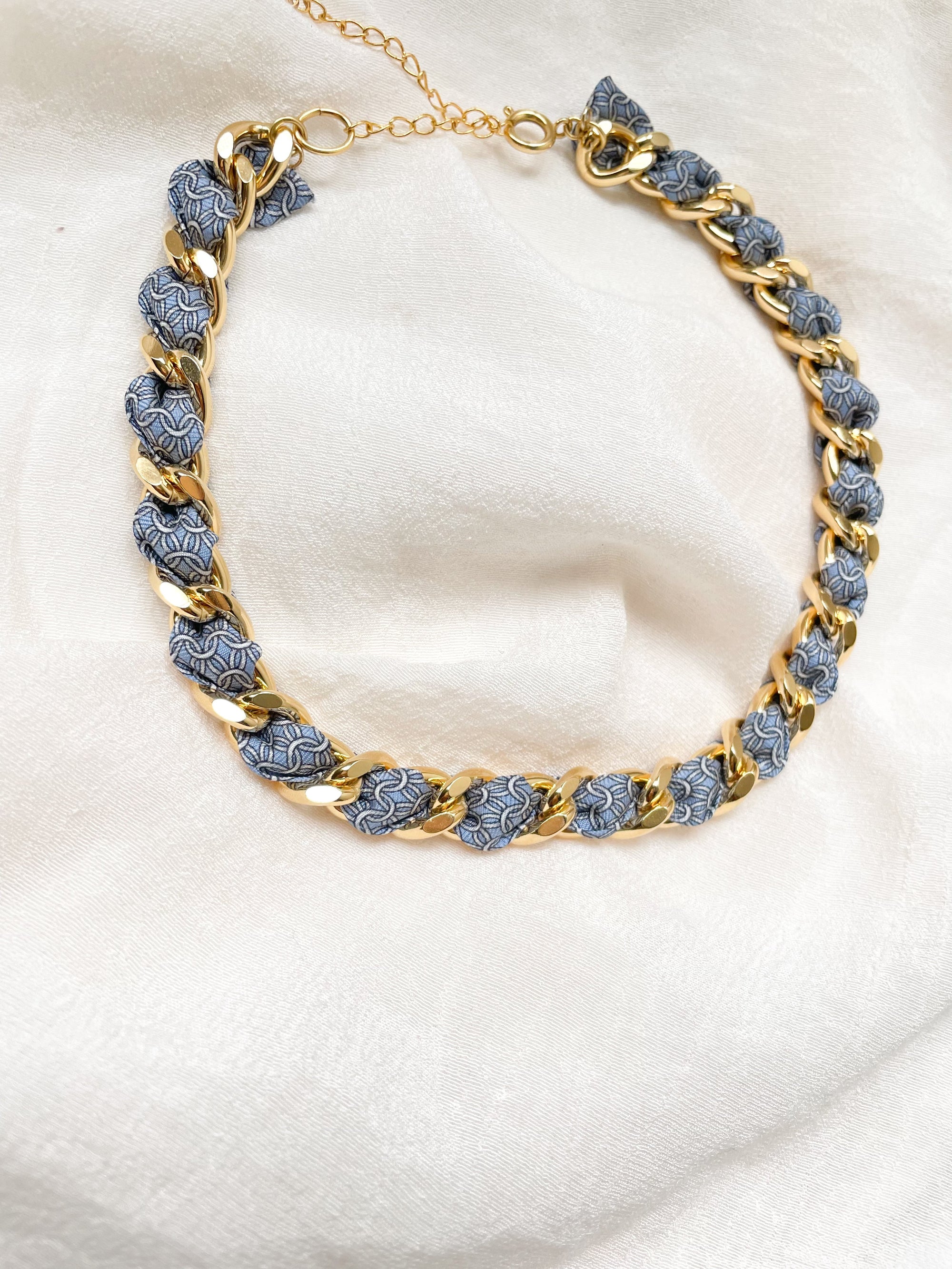 Collier Mailles Upcyclé Tout en Soie 'Horizon Serein'