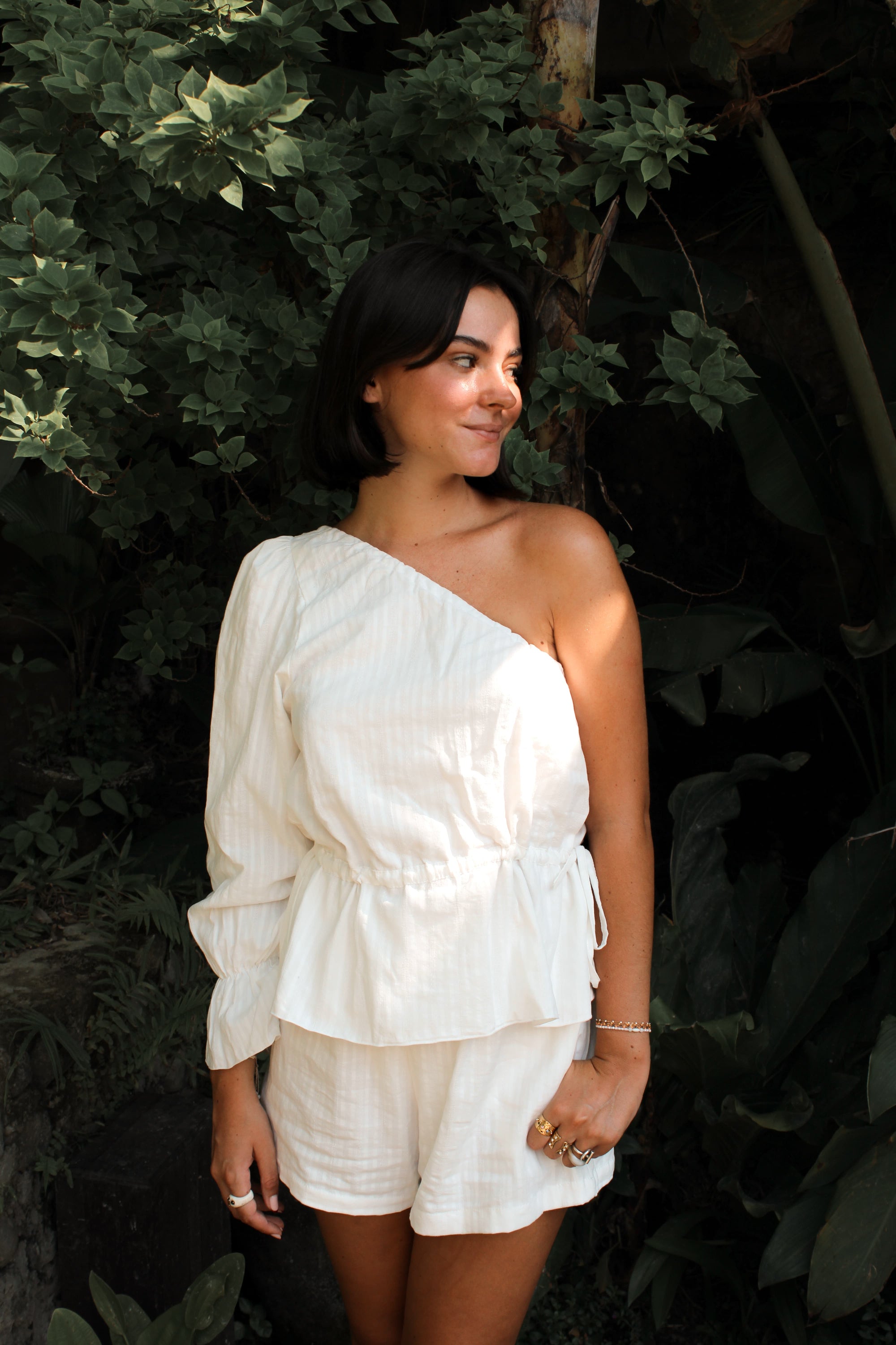 TOP ONE SHOULDER BLANC ~ SINAR