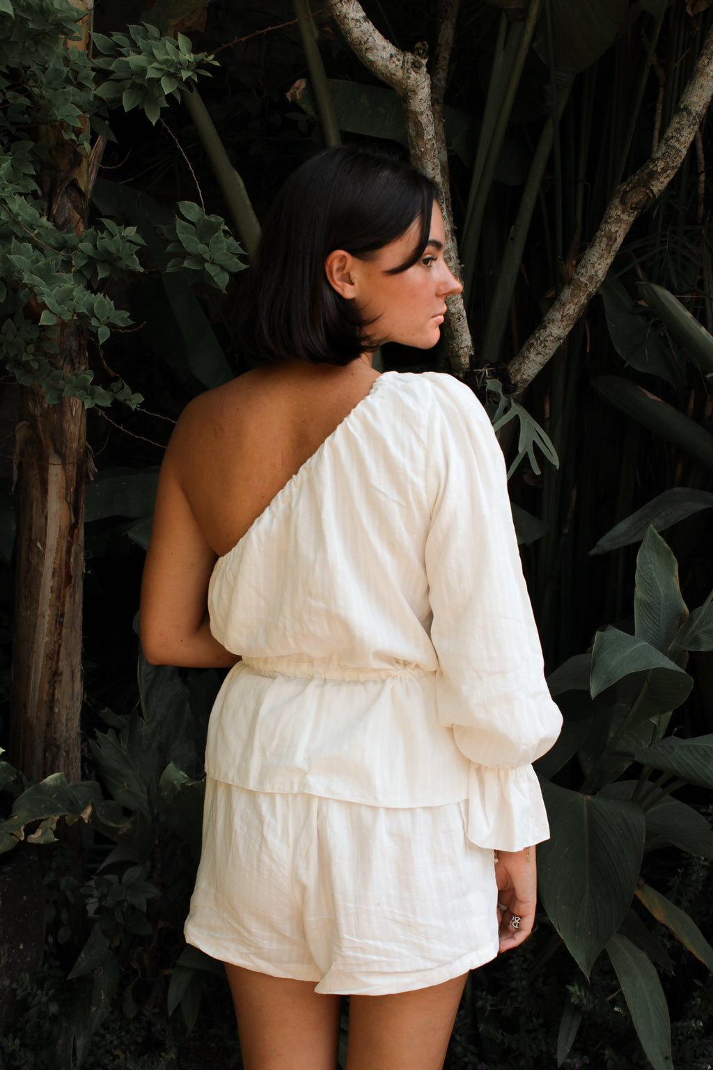 TOP ONE SHOULDER BLANC ~ SINAR