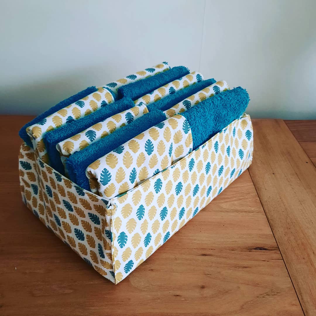 Panier de rangement pour carrés d'essuie-tout lavable