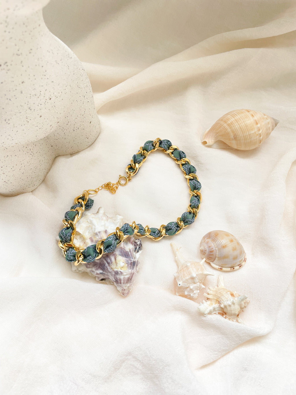Collier Mailles Upcyclé Tout en Soie 'Embruns'