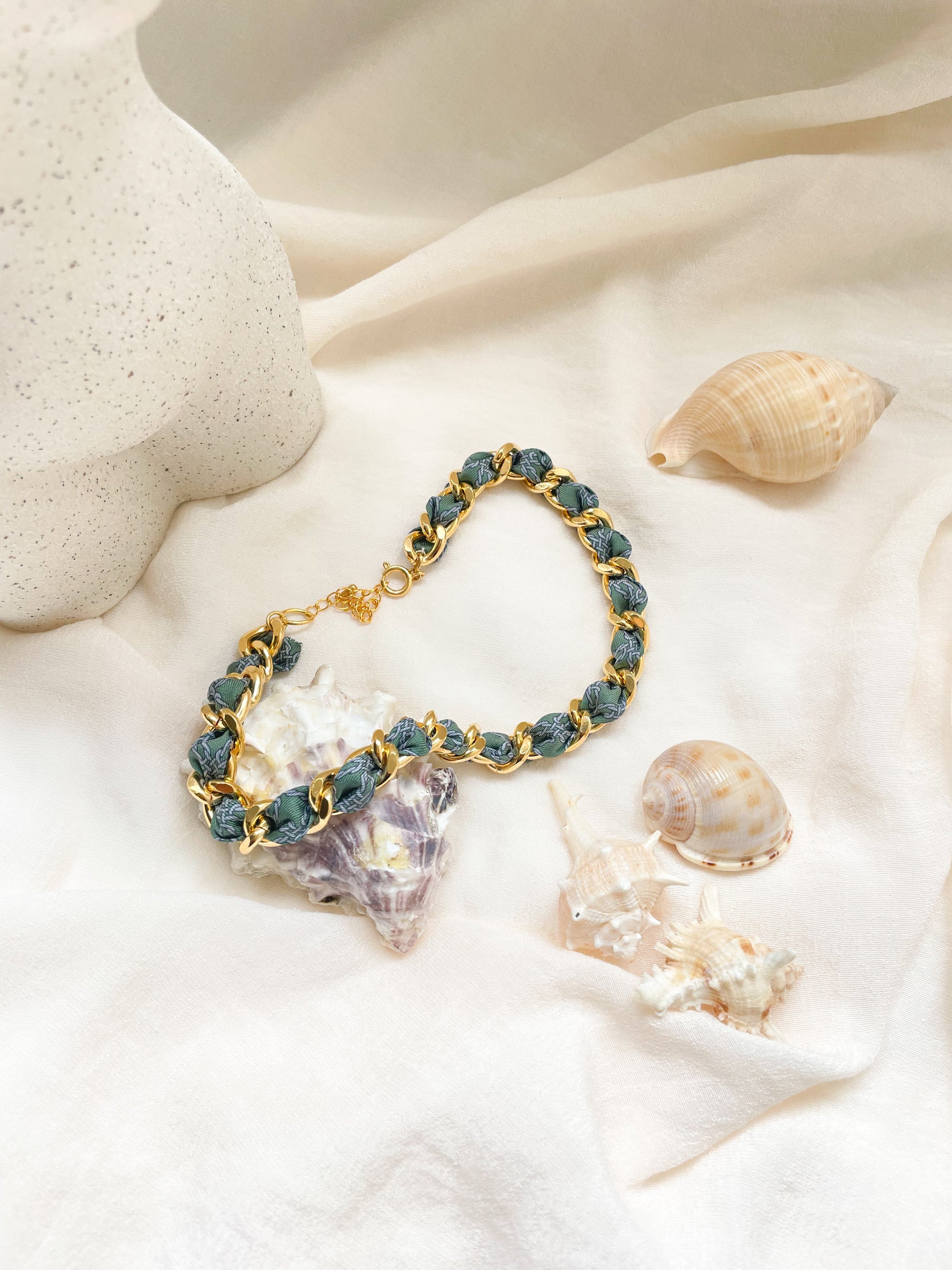 Collier Mailles Upcyclé Tout en Soie 'Embruns'