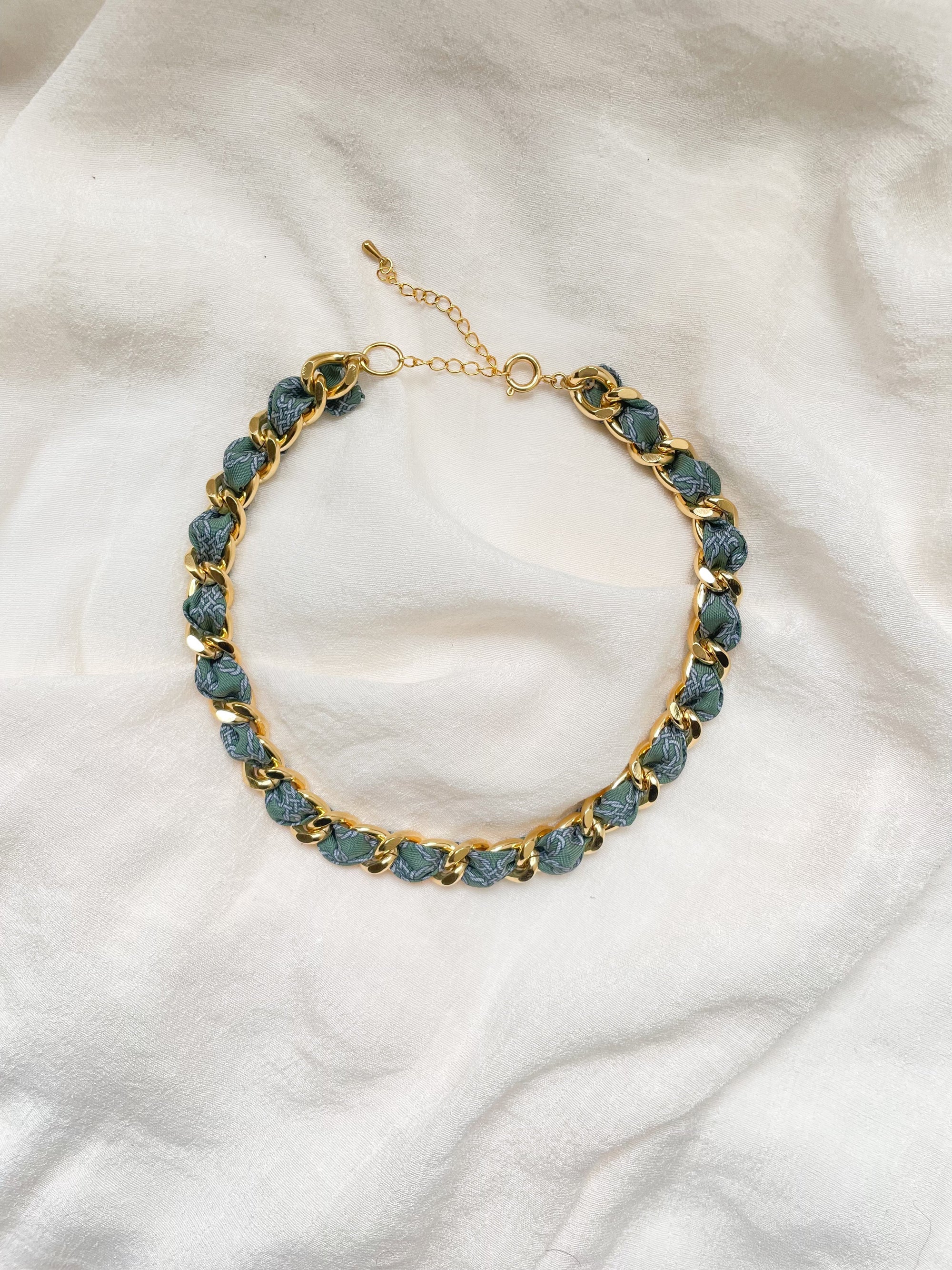 Collier Mailles Upcyclé Tout en Soie 'Embruns'