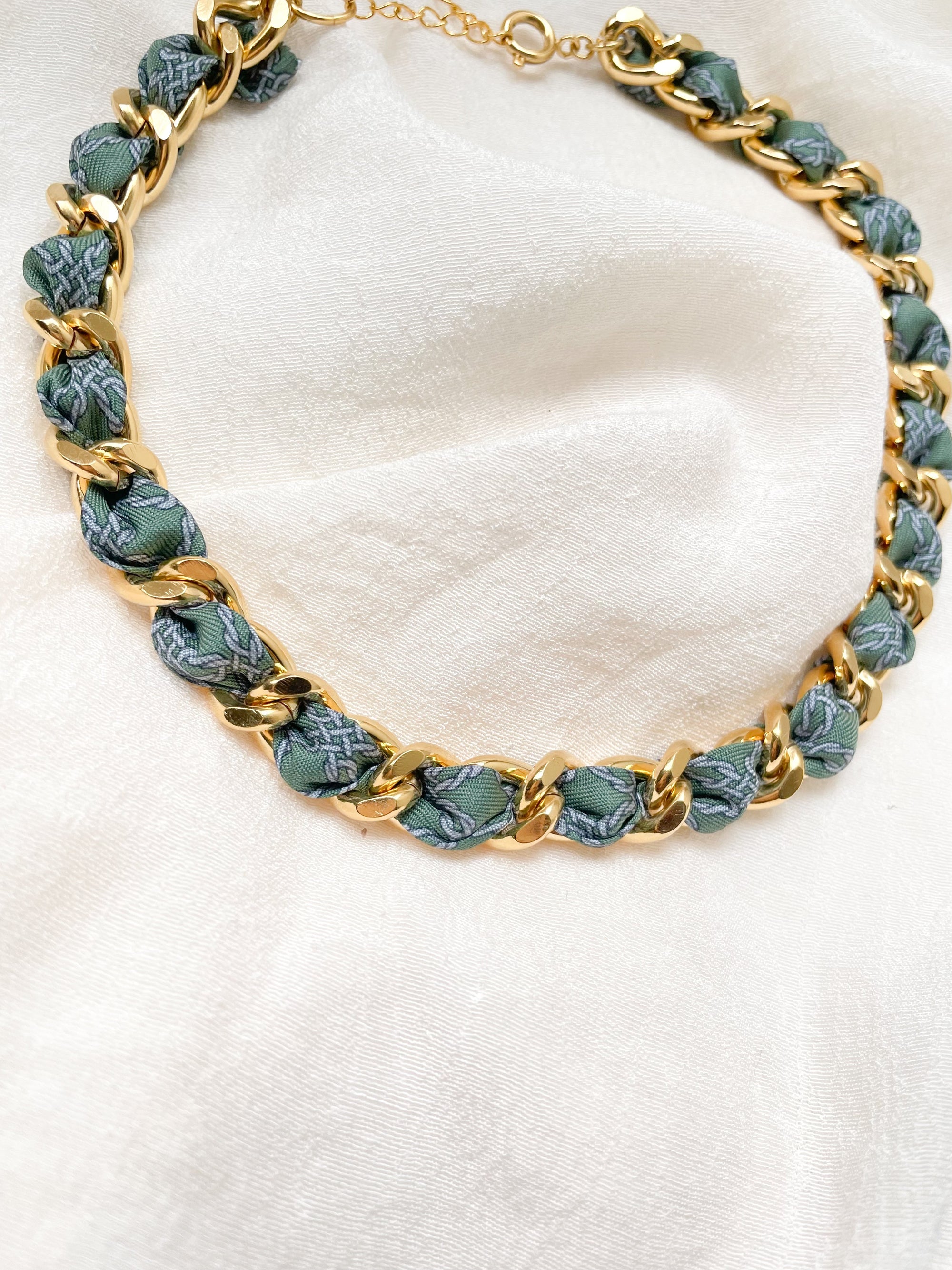 Collier Mailles Upcyclé Tout en Soie 'Embruns'