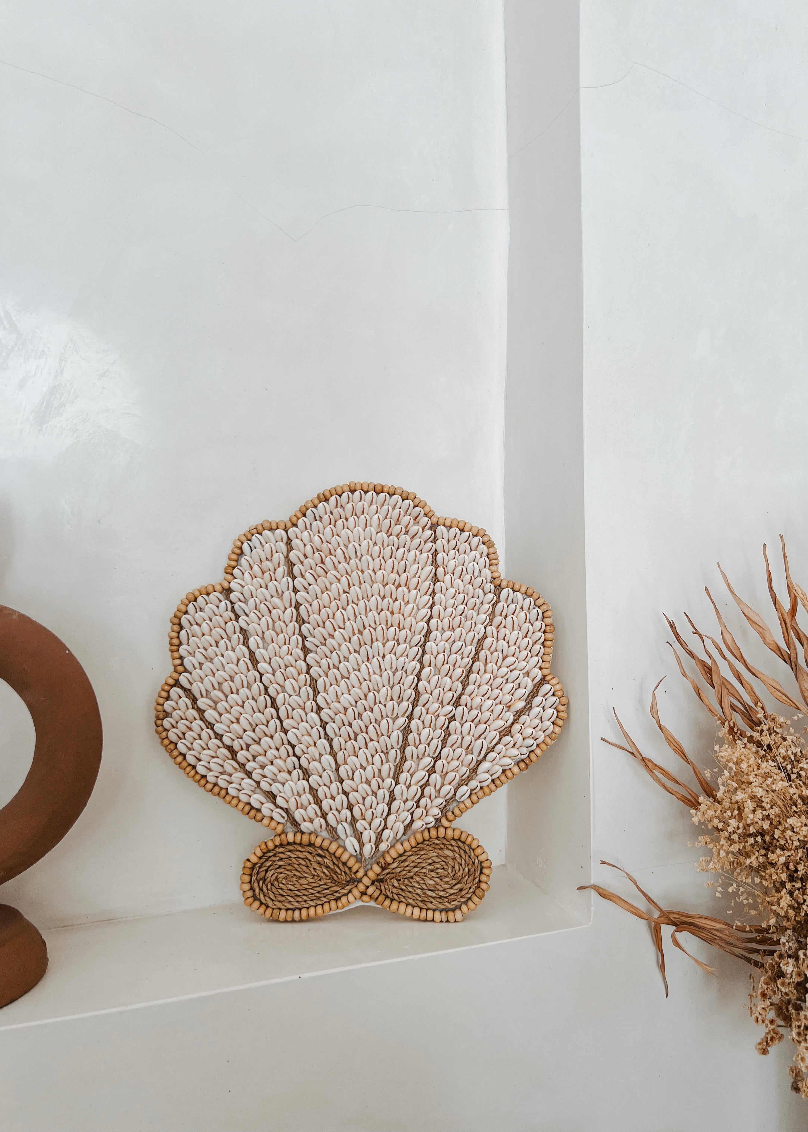 DECORATIVE WALL SHELL