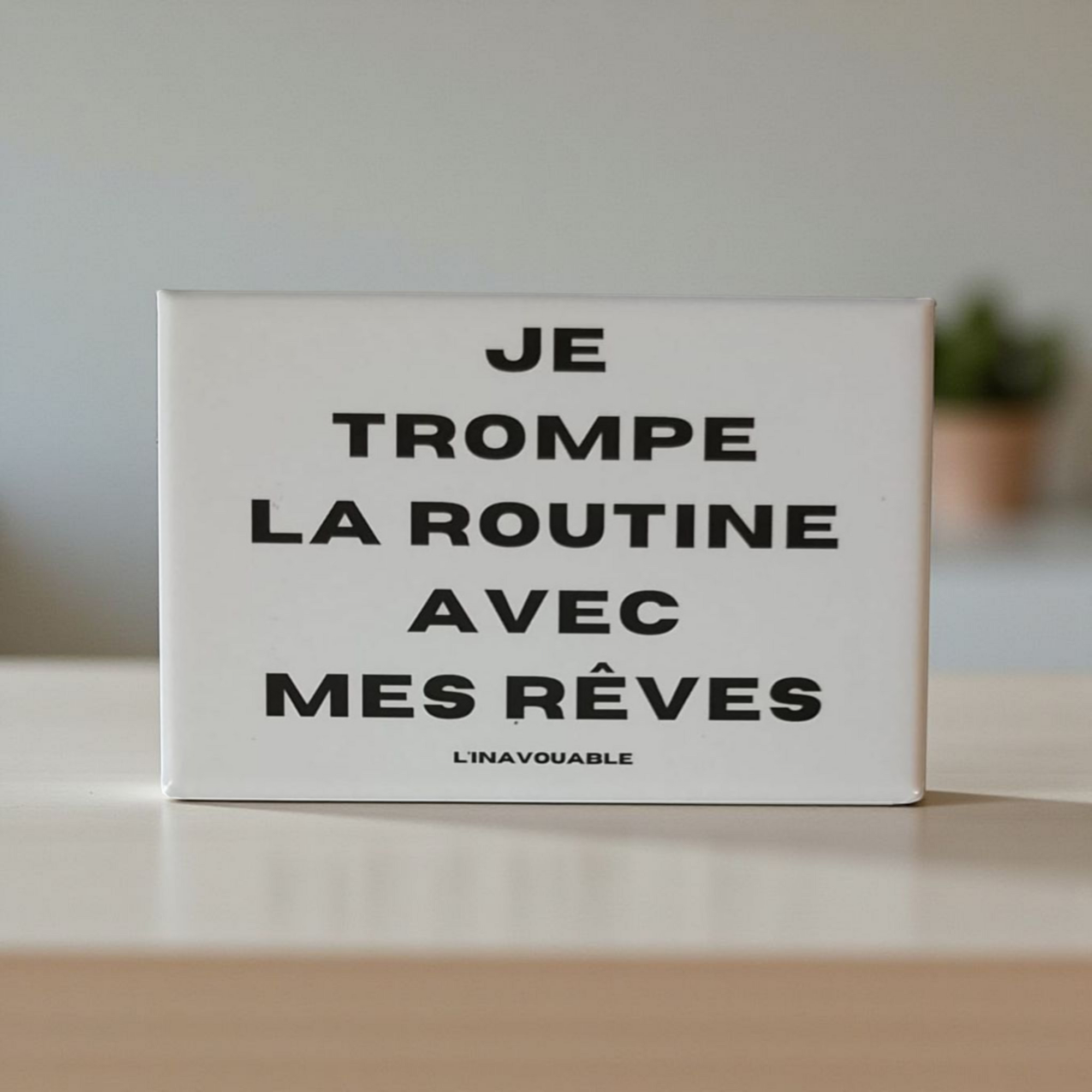 MAGNET "JE TROMPE LA ROUTINE AVEC MES RÊVES"