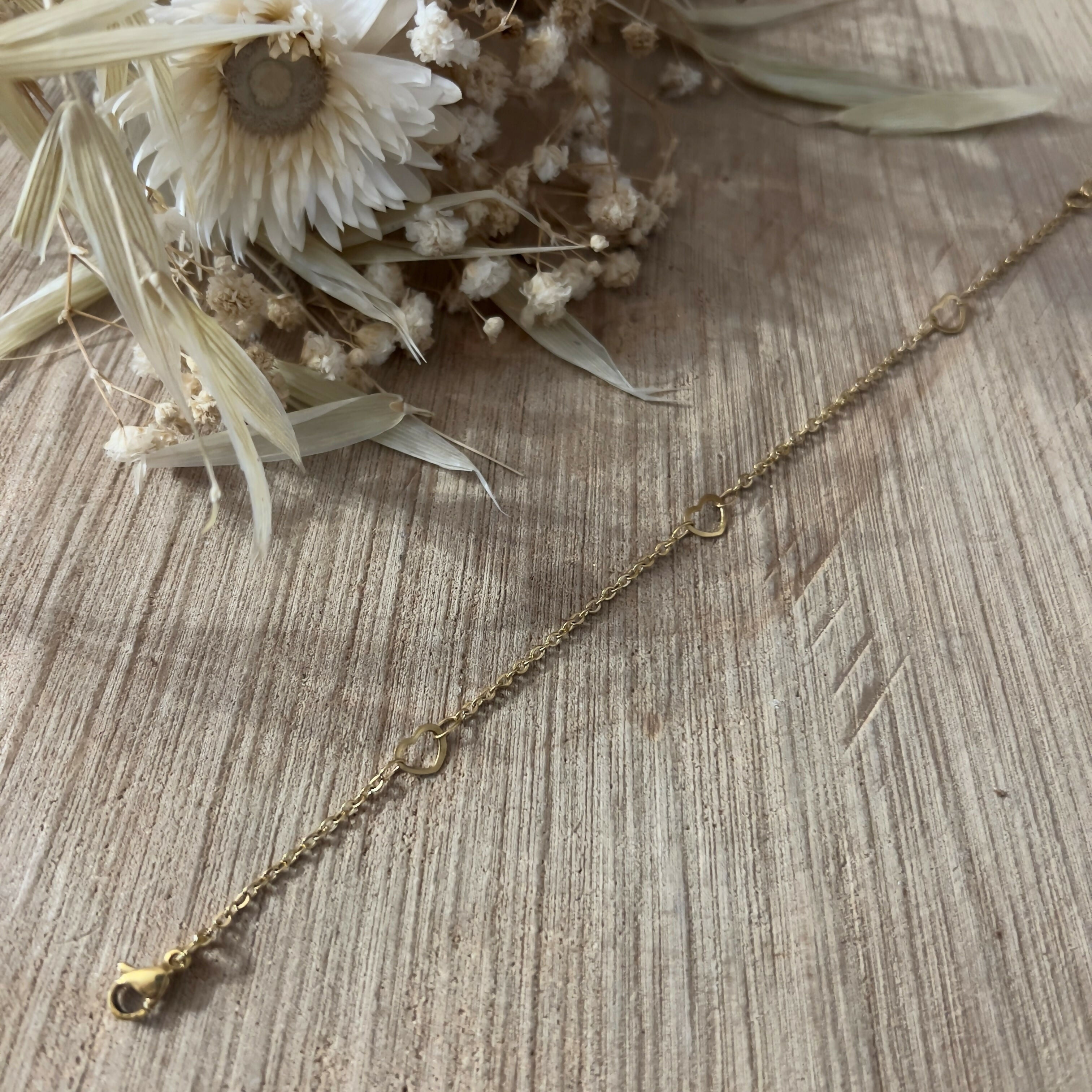 Bracelet petits coeurs dorés