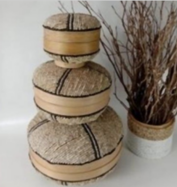 Boite ronde beige croix noire