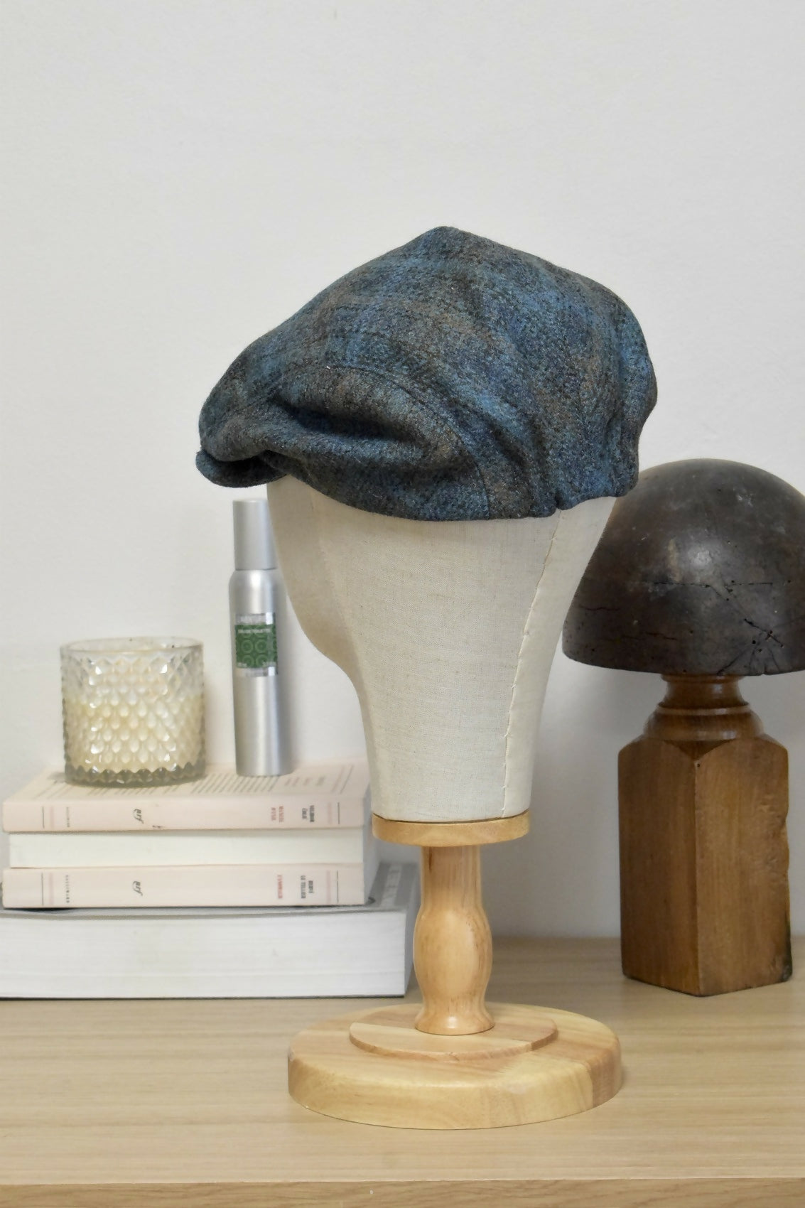 casquette-plate-laine-bleu-homme-chic-ethique-artisanale-fait-main-tendance-upcycling-2