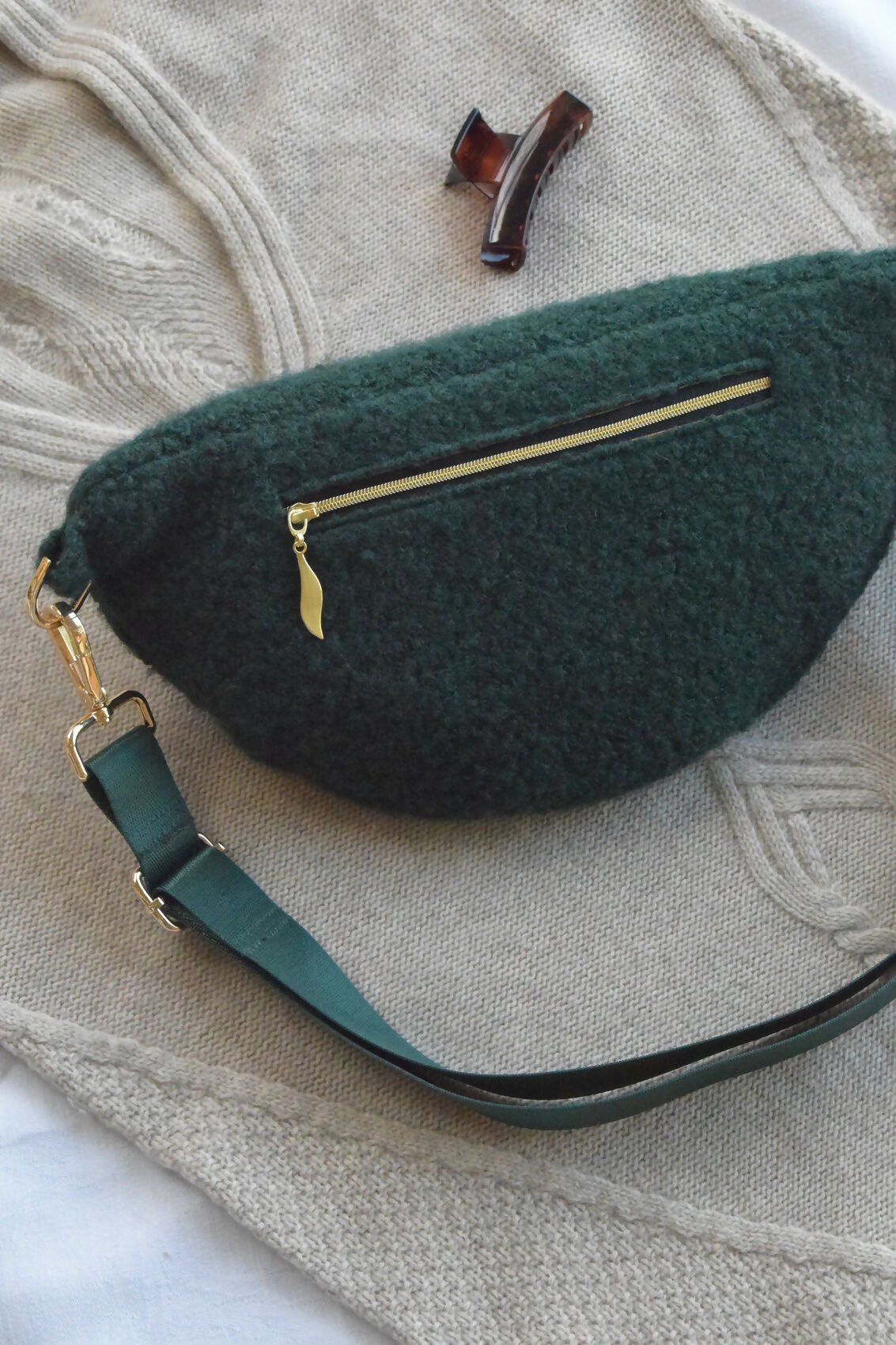 banane-laine-vert-bouclette-moumoute-chic-ethique-artisanale-fait-main-tendance-upcycling-2