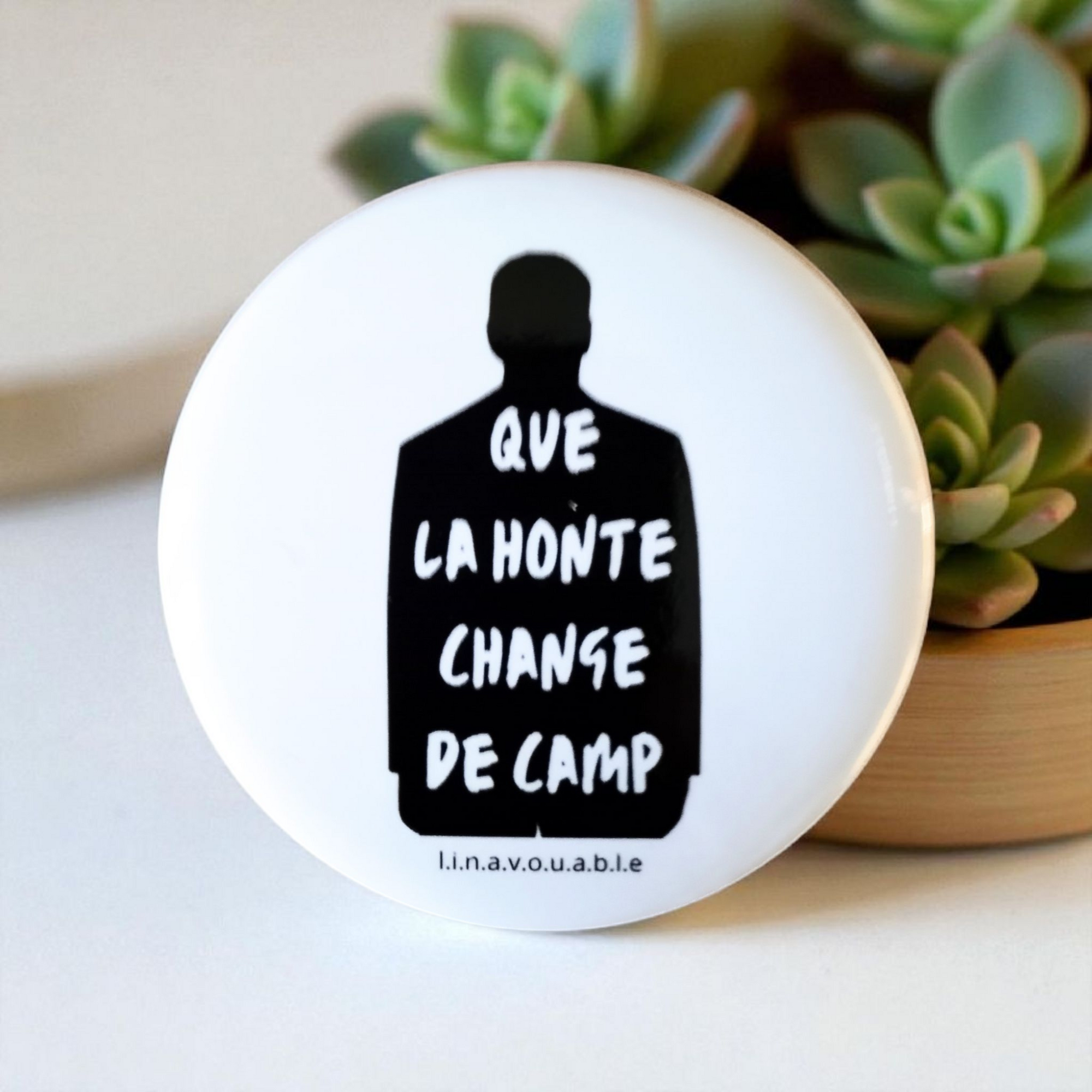 BADGE "QUE LA HONTE CHANGE DE CAMP"