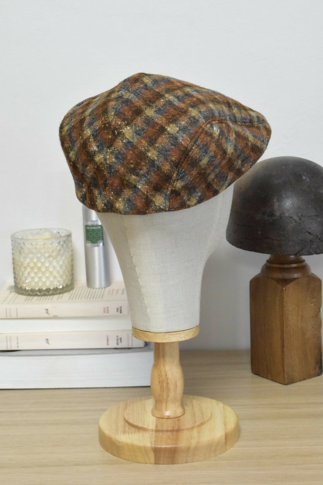 casquette-plate-laine-carreaux-marron-orange-homme-chic-ethique-artisanale-fait-main-tendance-upcycling-7