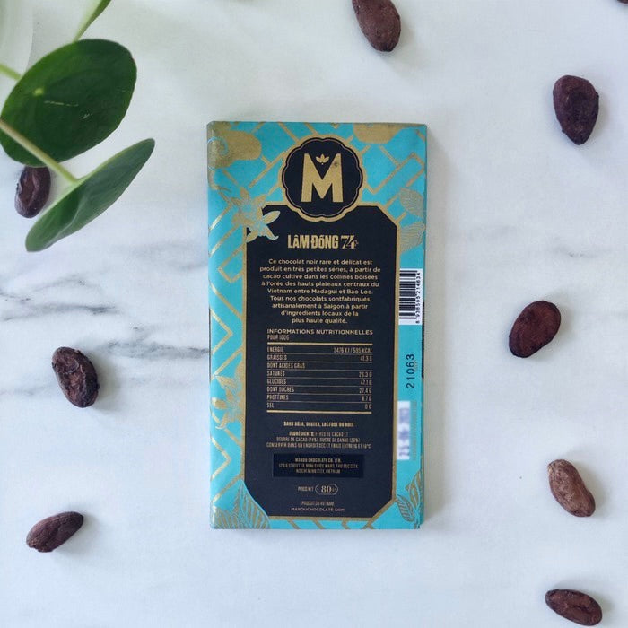 Marou, faiseurs de chocolat vous proposent un chocolat noir 74% de cacao fabriqué uniquement au Vietnam végan  tablette de chocolat noir  tablette chocolatée  Tablette chocolat  sensation chocolatée  plaquette de chocolat  plaque de chocolat noir  plaisir d'offrir chocolat  Origine Vietnam  meilleurs chocolats du monde  Marou  fête des mères  chocolats noirs  CHOCOLATS NOIR  chocolatier  Chocolat éthique  chocolat équitable  chocolat à offrir  Chocolat vegan  chocolat noir