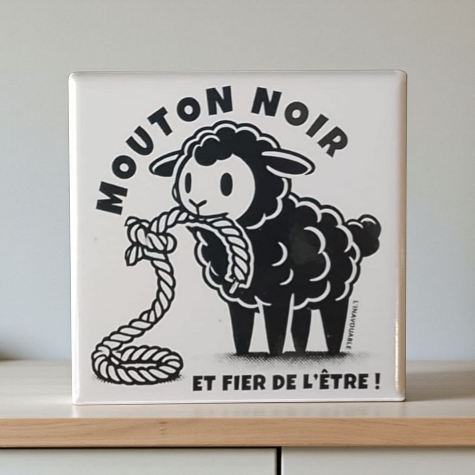 MAGNET "MOUTON NOIR ET FIER DE L'ÊTRE !"