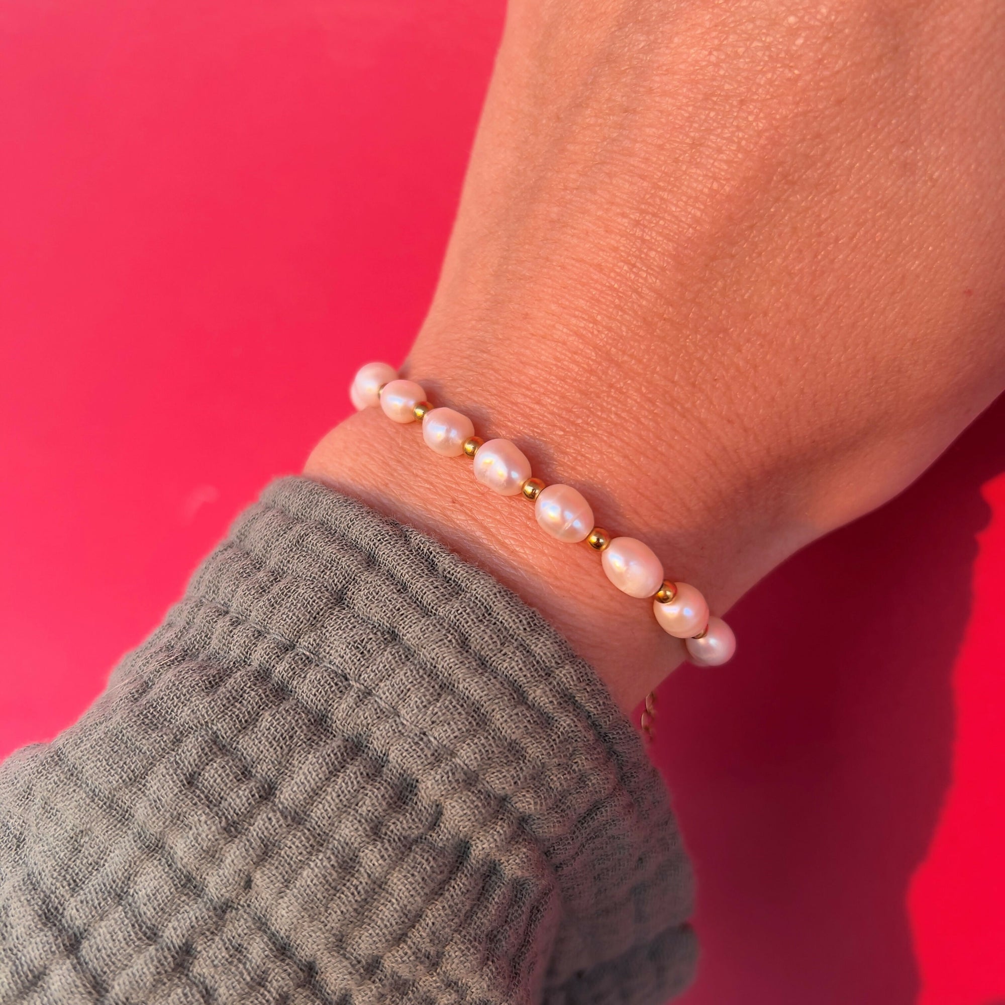 Bracelet en perles d'eau douce & ses petites perles dorées