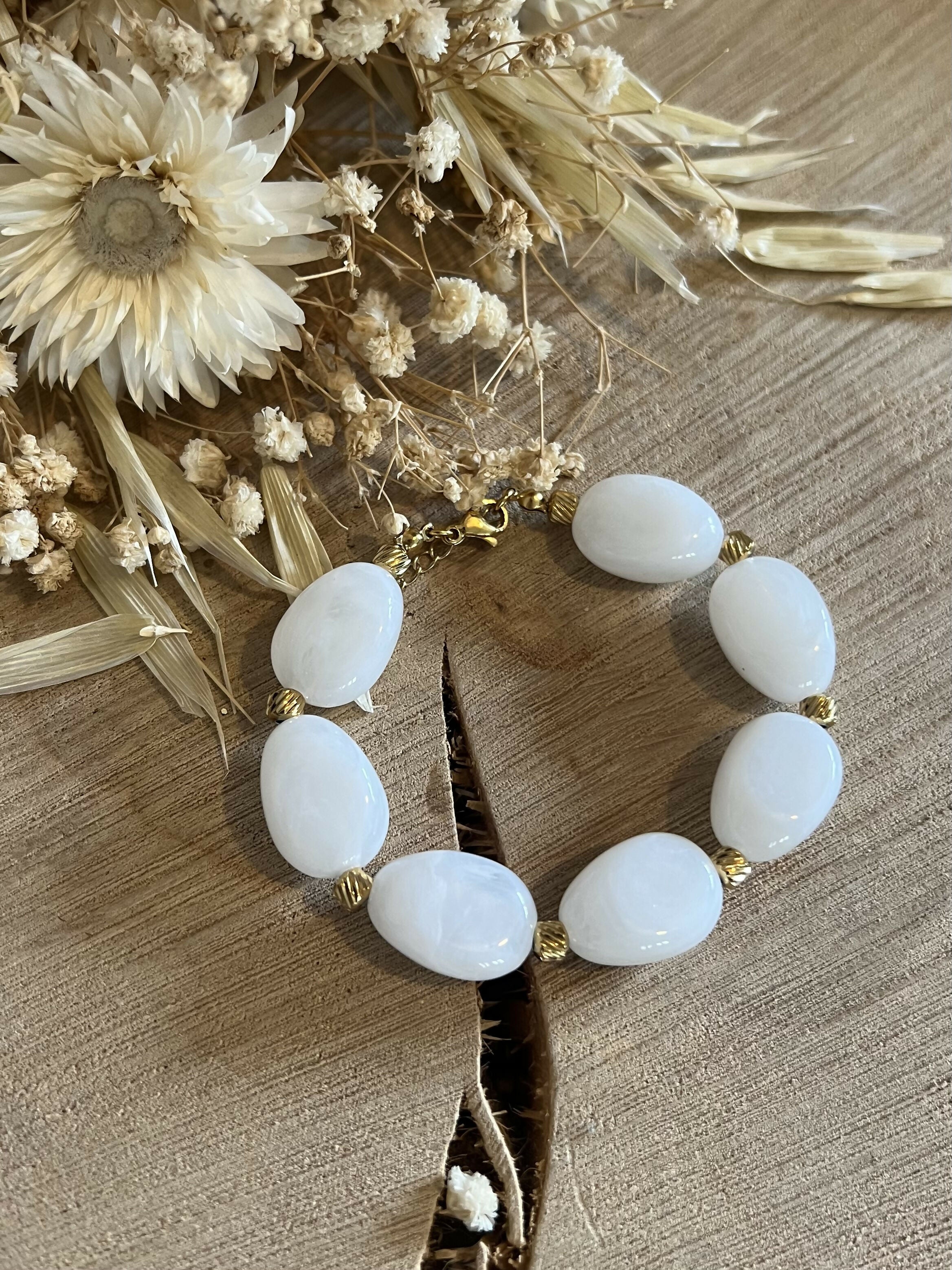 Bracelet with large irregular white beads