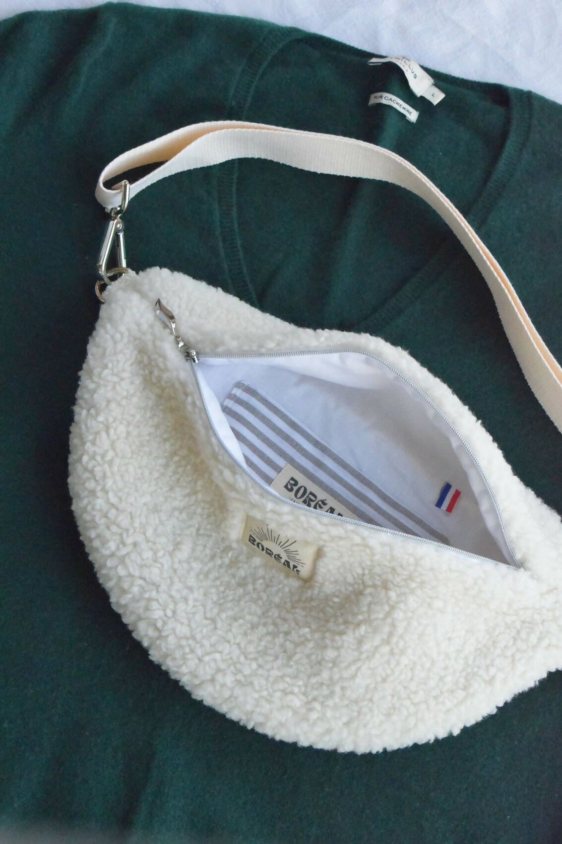 banane-blanche-bouclette-moumoute-coton-laine-chic-ethique-artisanale-fait-main-tendance-upcycling-2