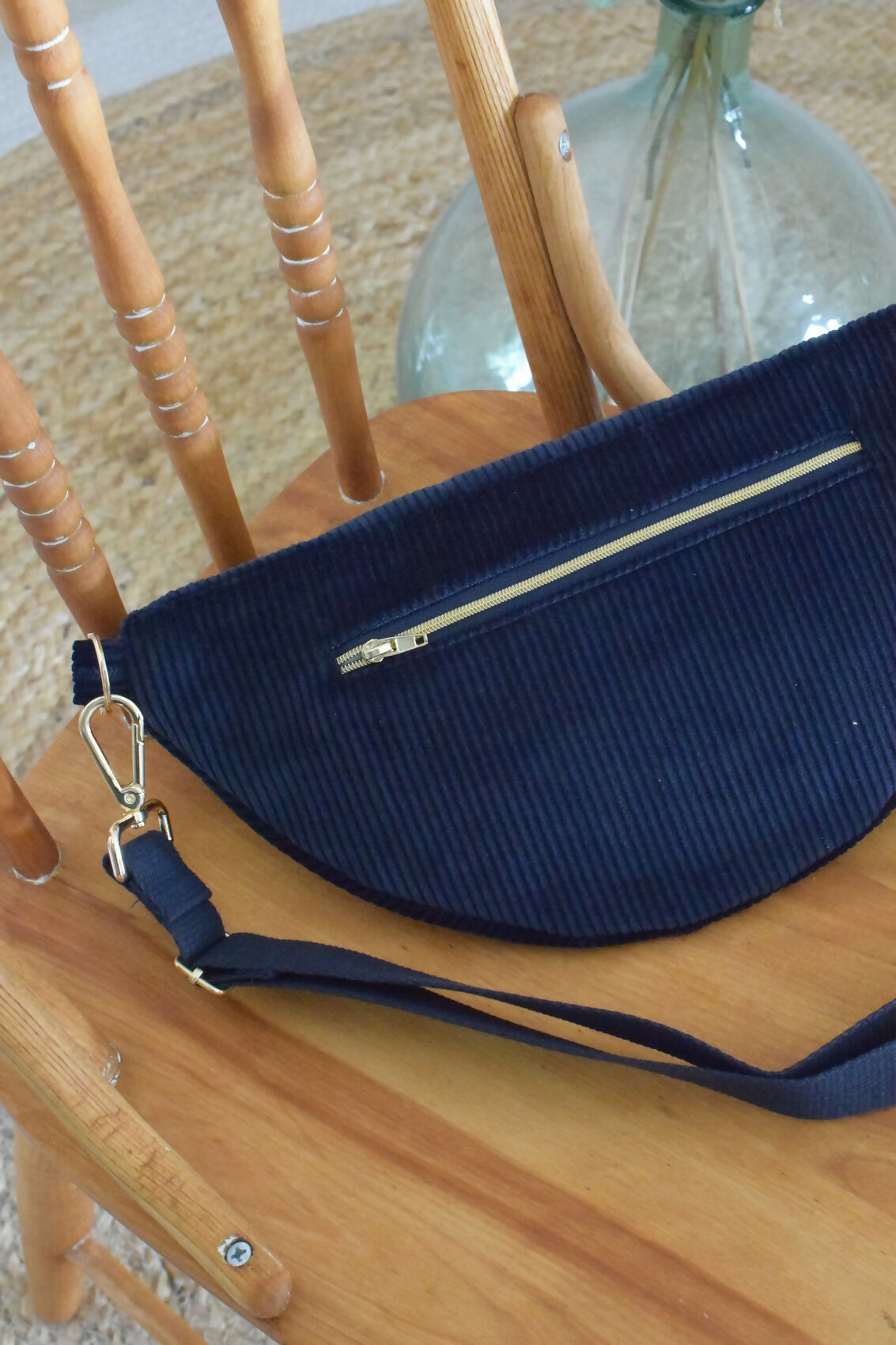 banane-bleu-marine-velour-cotele-coton-chic-ethique-artisanale-fait-main-tendance-upcycling-2