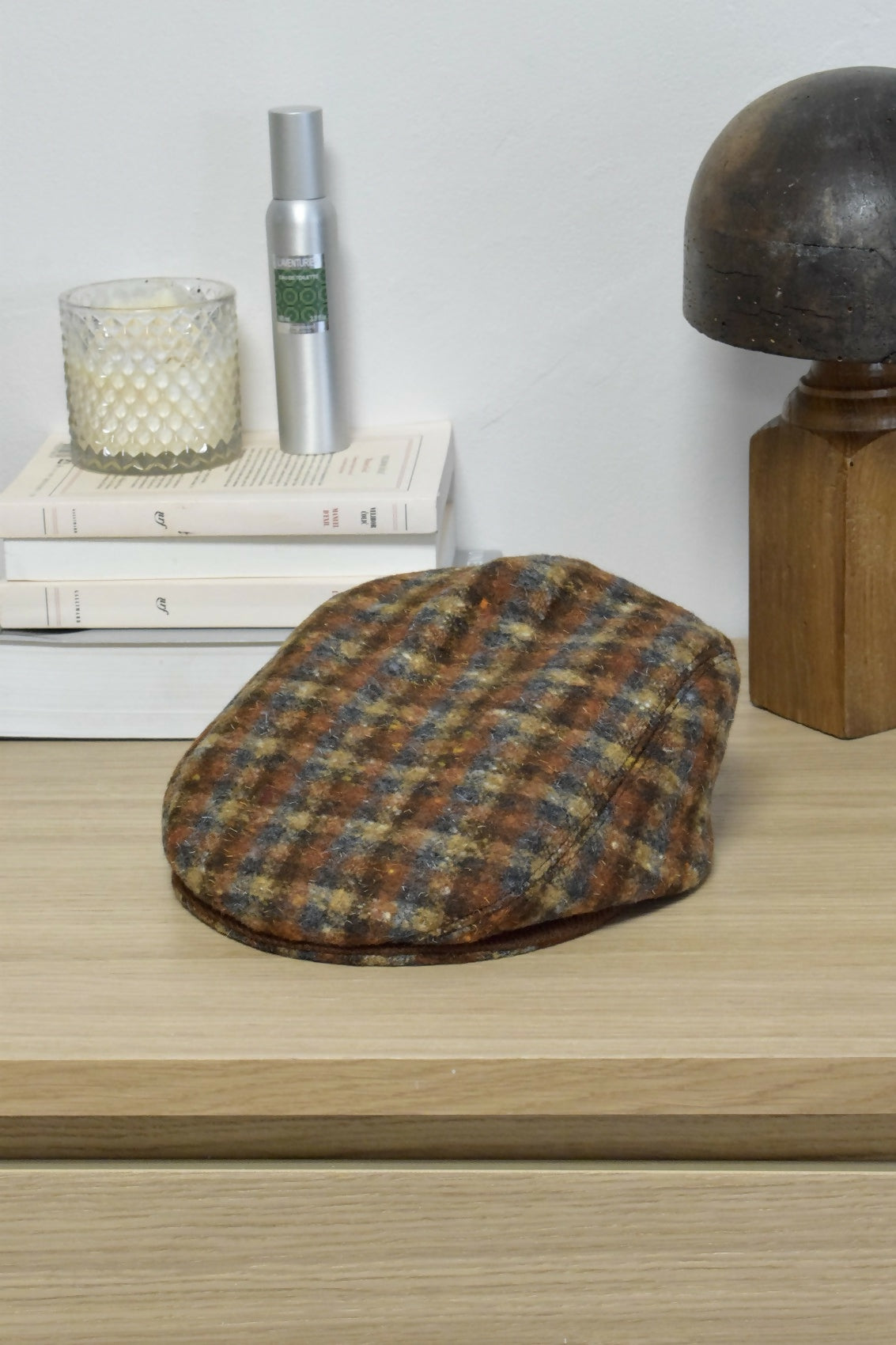 casquette-plate-laine-carreaux-marron-orange-homme-chic-ethique-artisanale-fait-main-tendance-upcycling-2