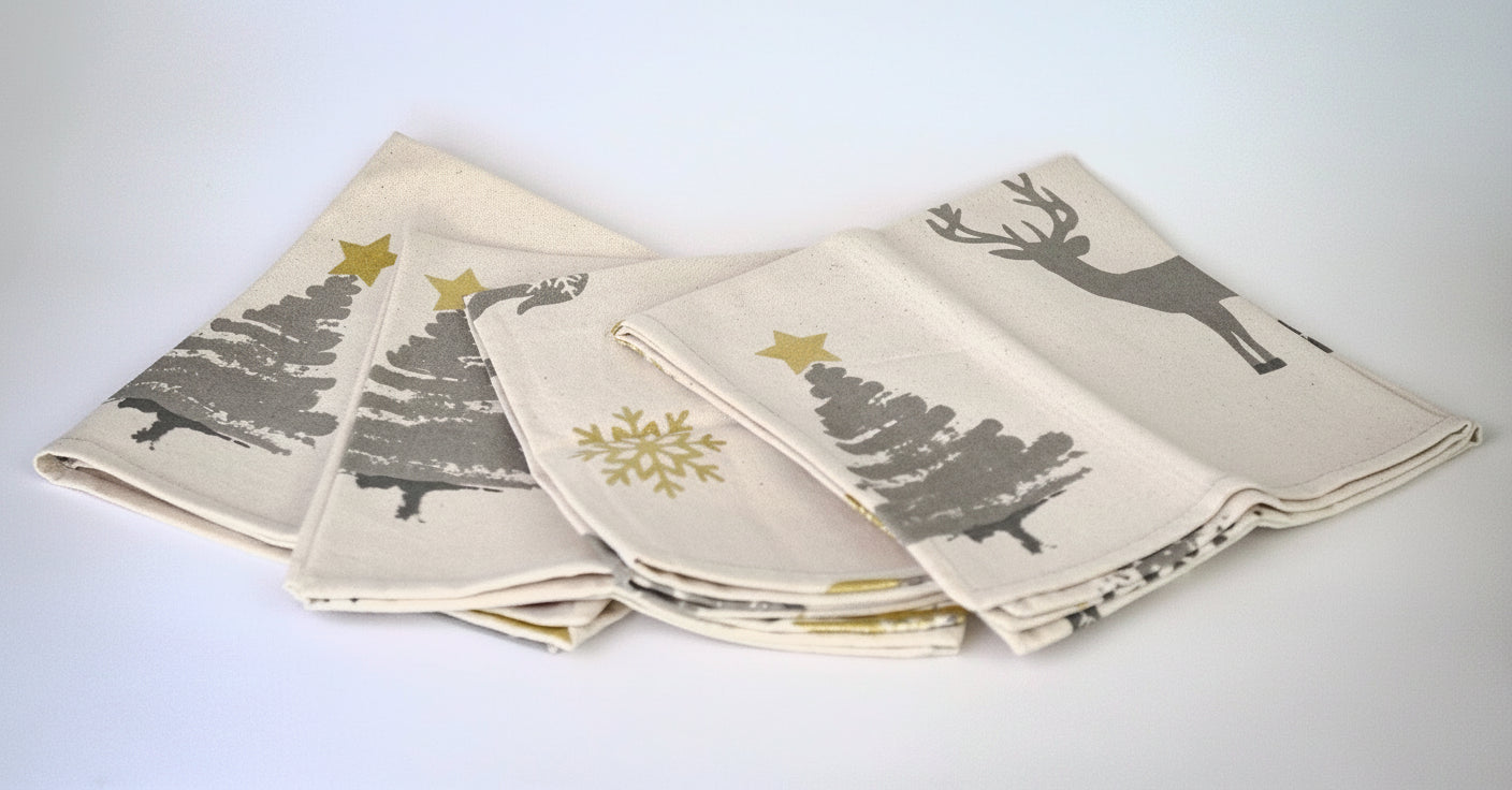 Lot d'une nappe rectangulaire 150x250cm et de 4 serviettes de table de Noël "Sapin"