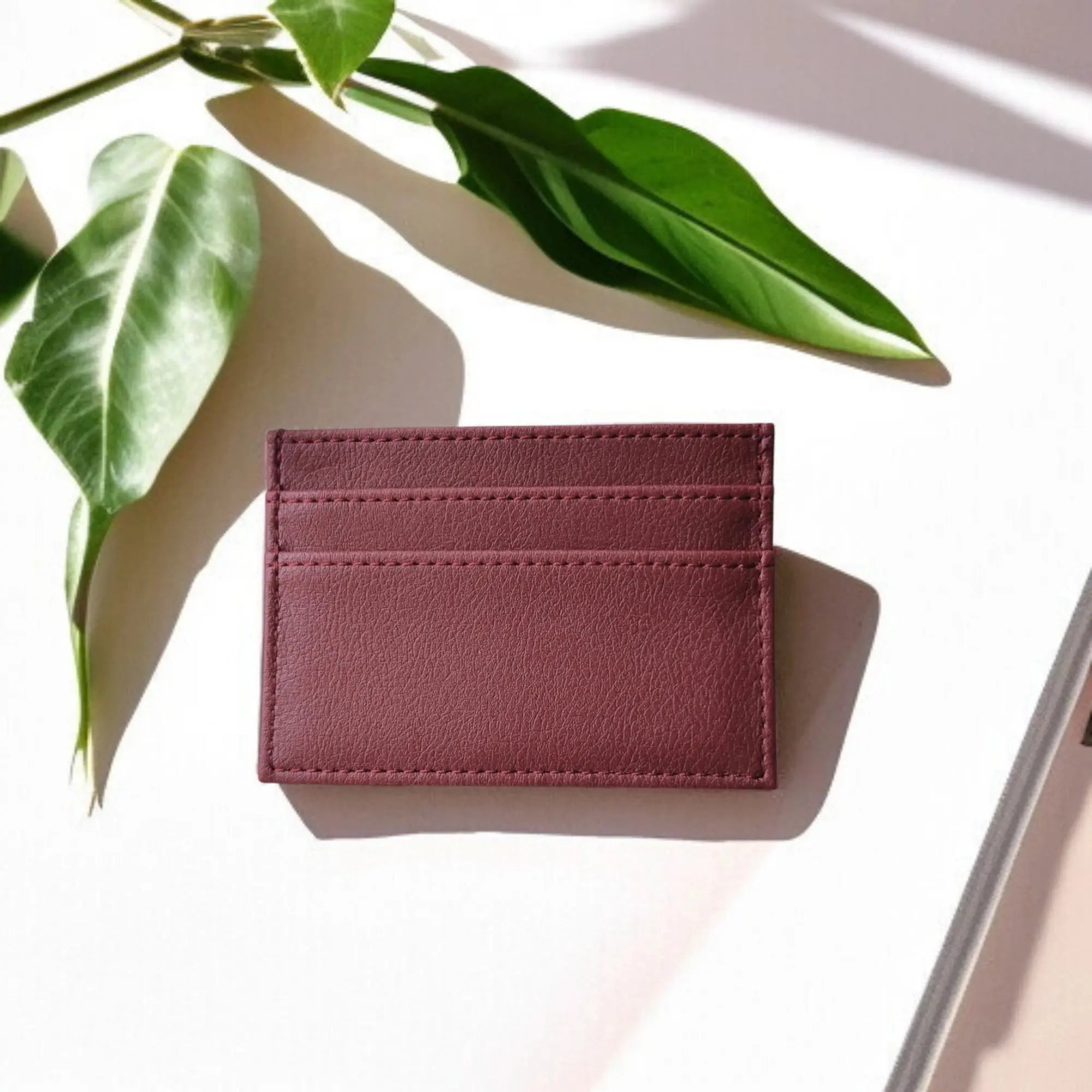 Porte cartes vegan en peau de pomme  Karmyliege Rouge bordeaux