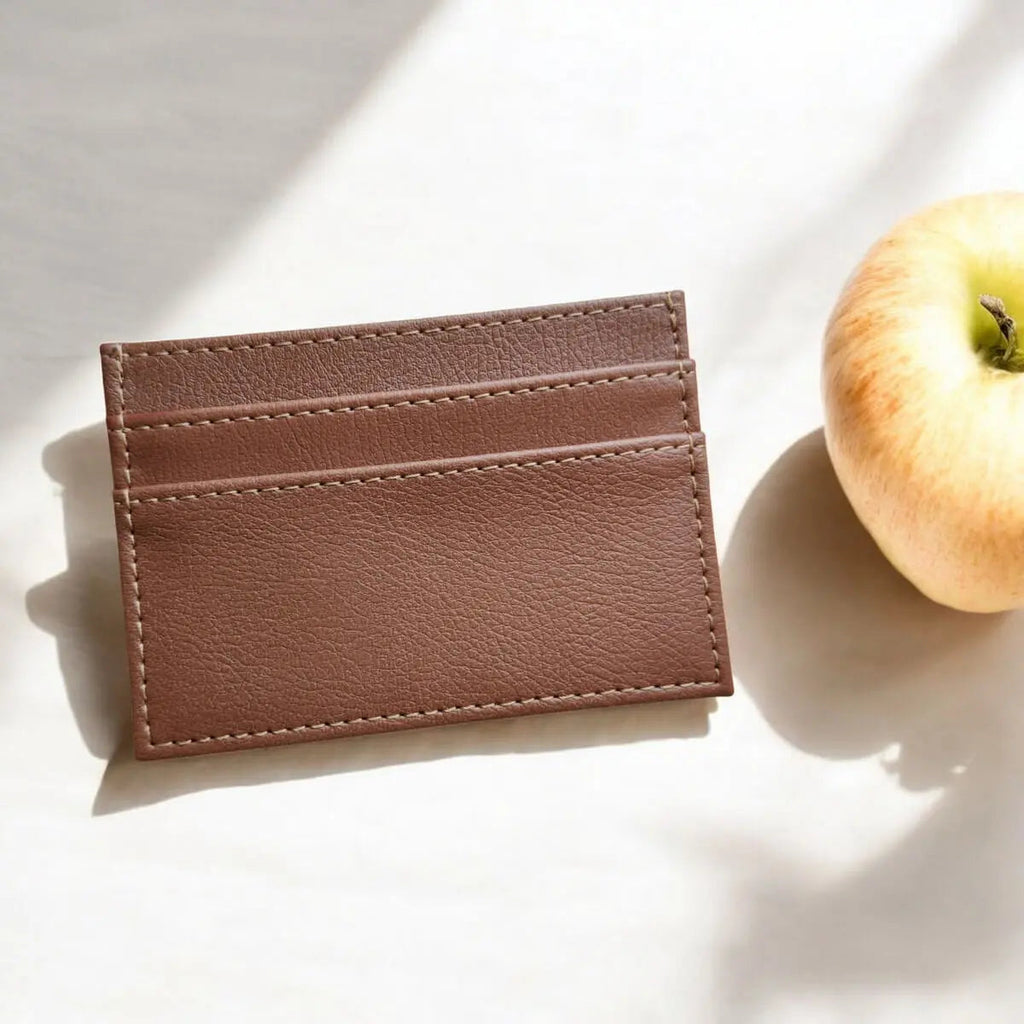 Porte cartes vegan en peau de pomme - Unisexe  Karmyliege Caramel