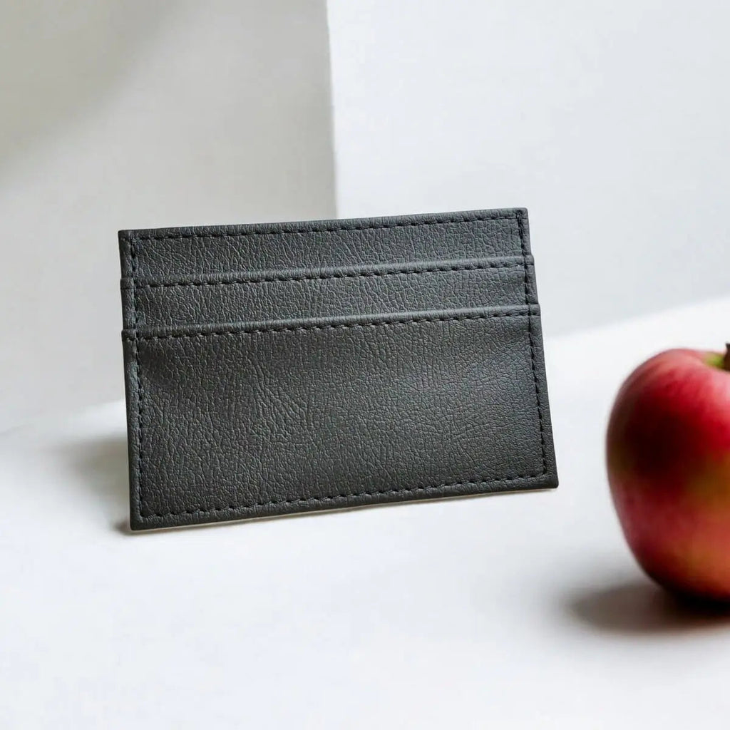 Porte cartes vegan en peau de pomme - Unisexe  Karmyliege Noir