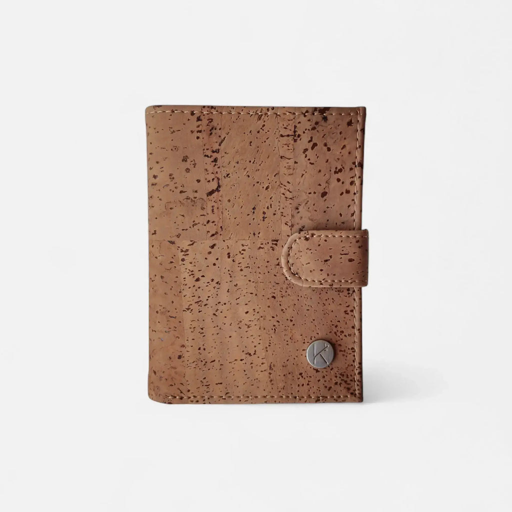 Portefeuille vegan en liège vertical avec volet, Noha  Karmyliege Café