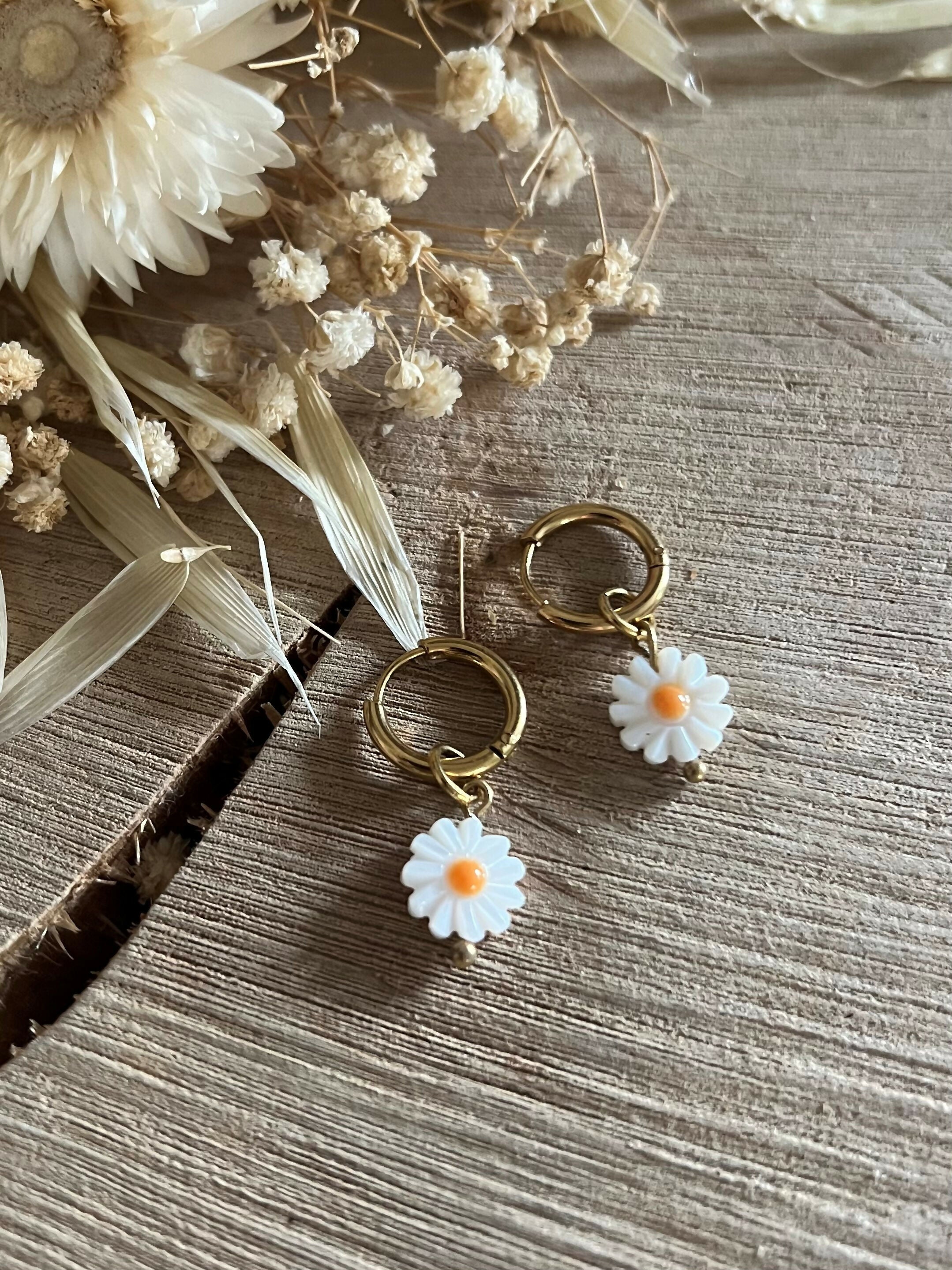 Daisy hoop earrings