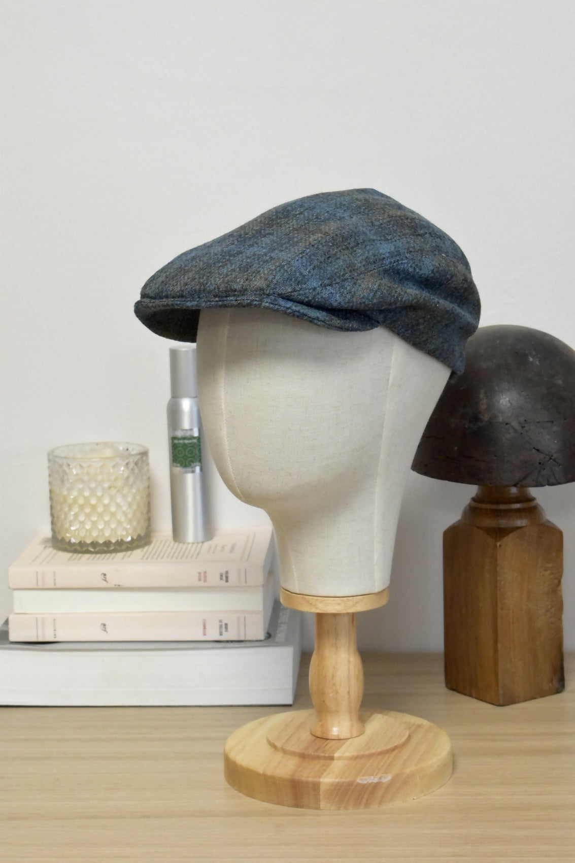 casquette-plate-laine-bleu-homme-chic-ethique-artisanale-fait-main-tendance-upcycling-4