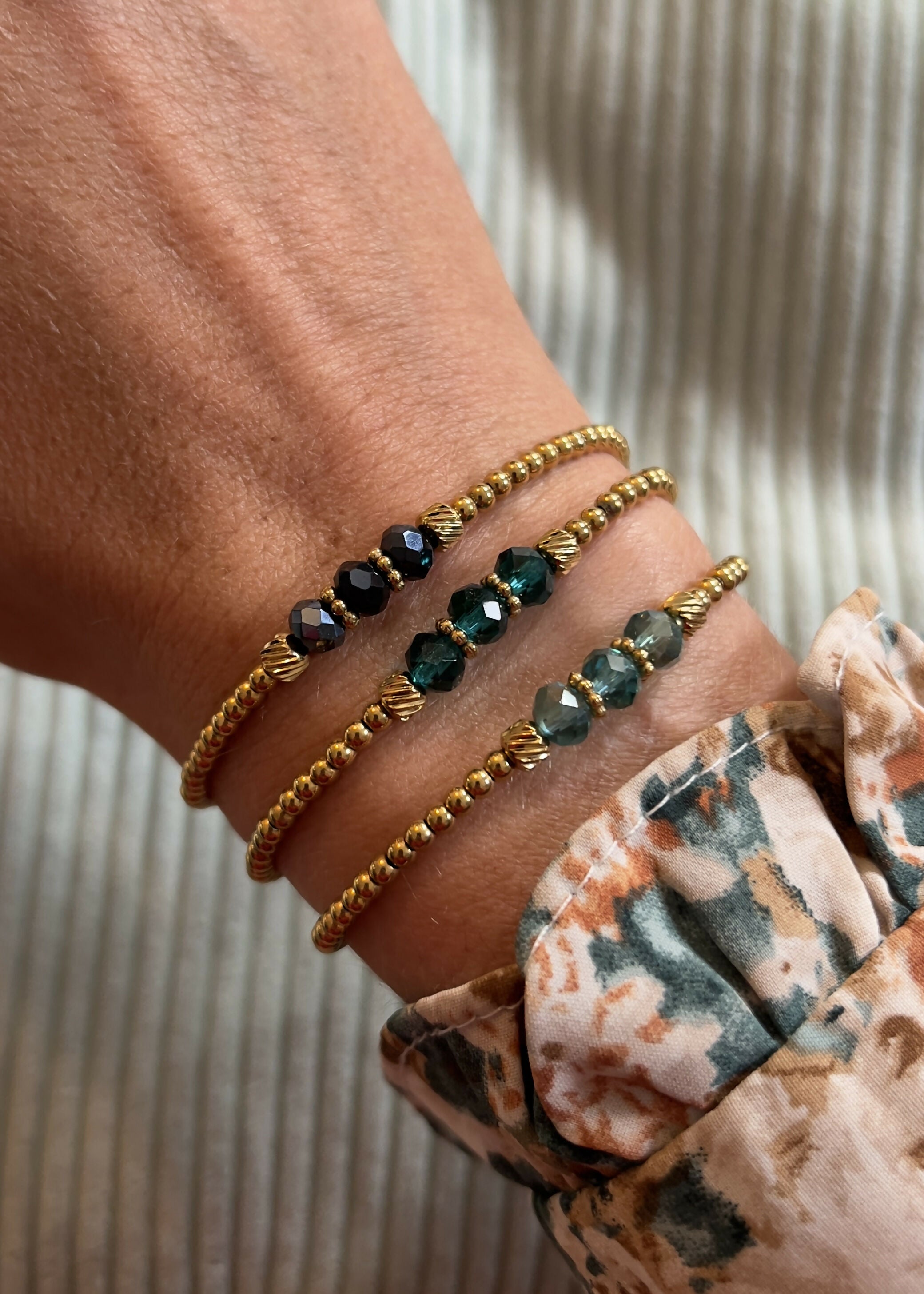 Dark green glass bead bracelet