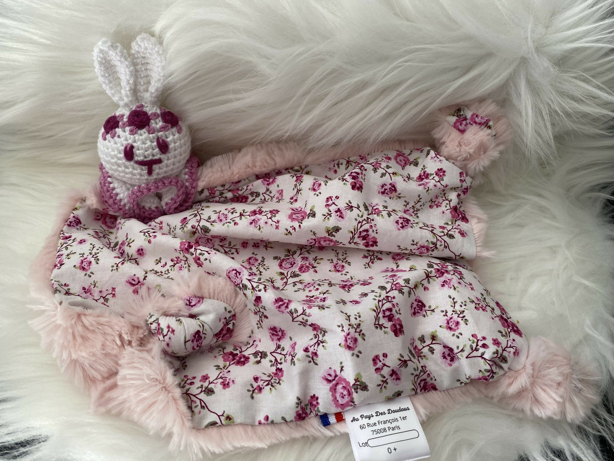 LAPIN BLC FLEURS ROSES