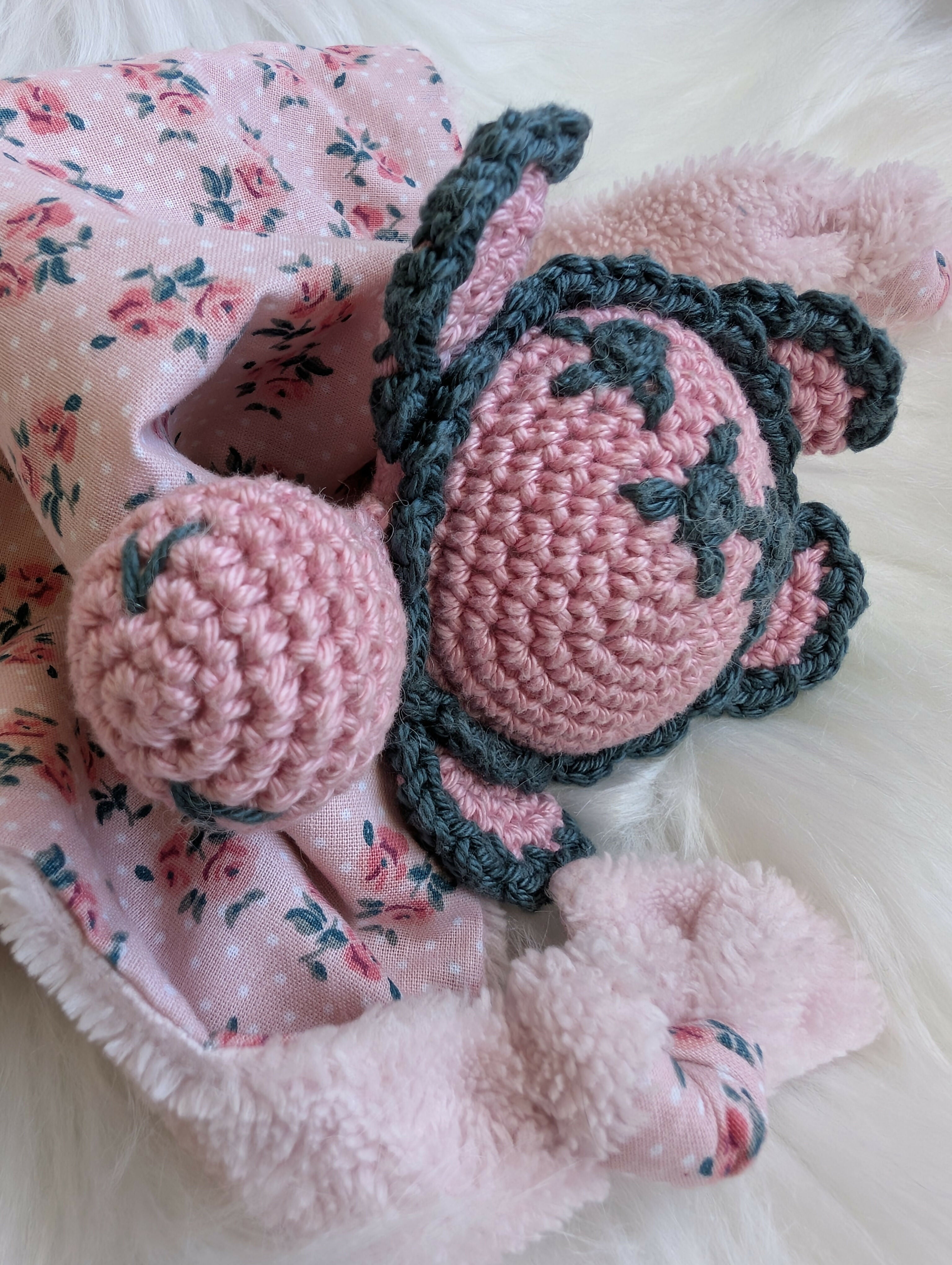 PINK TURTLE AND FLOWERS COMFORTER