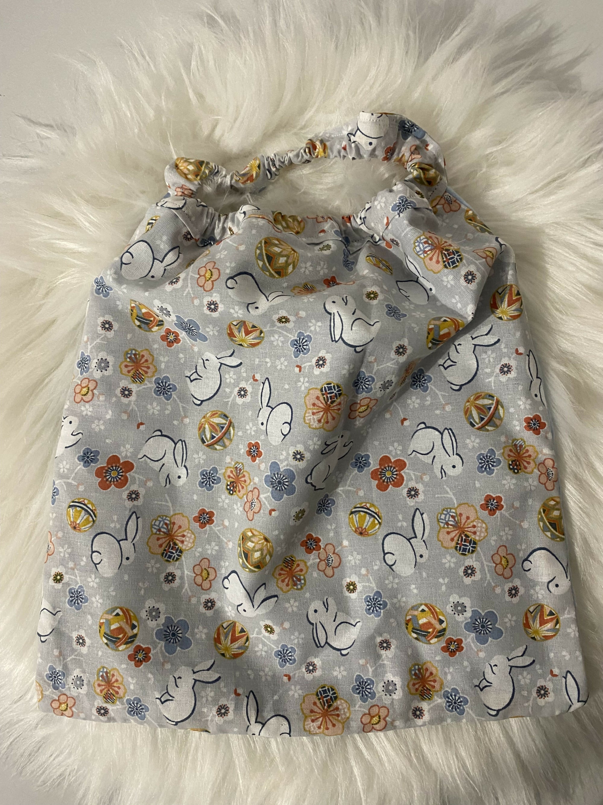 BAVOIR MATERNELLELAPIN BLEU MINKY